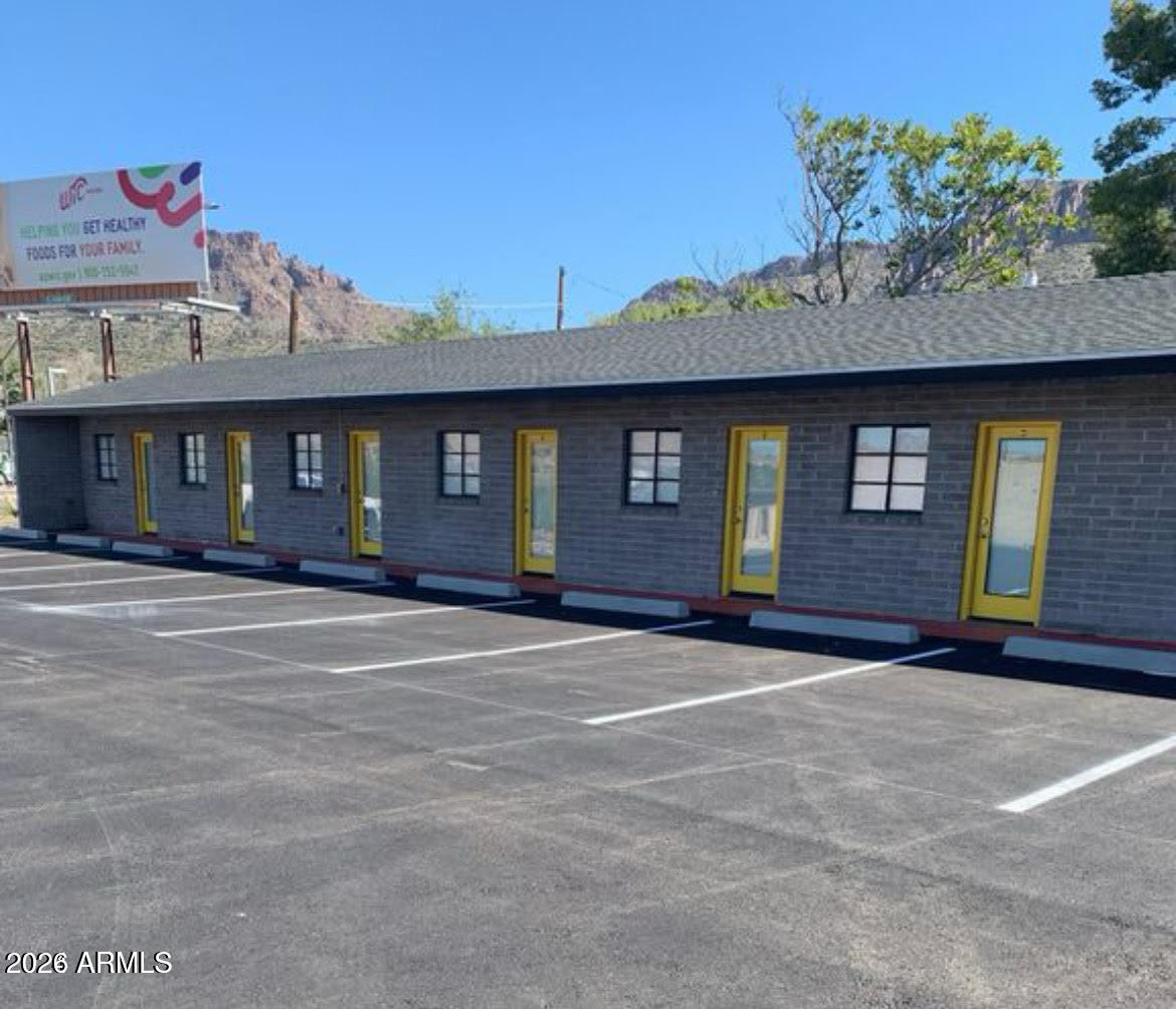 825 W US HIGHWAY 60 --