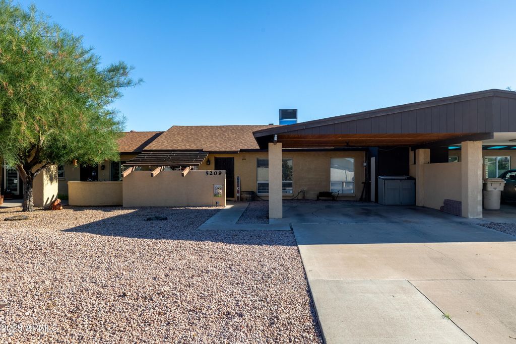 Photo of 5209 W Palo Verde Avenue, Glendale, AZ 85302 (MLS # 6928357)
