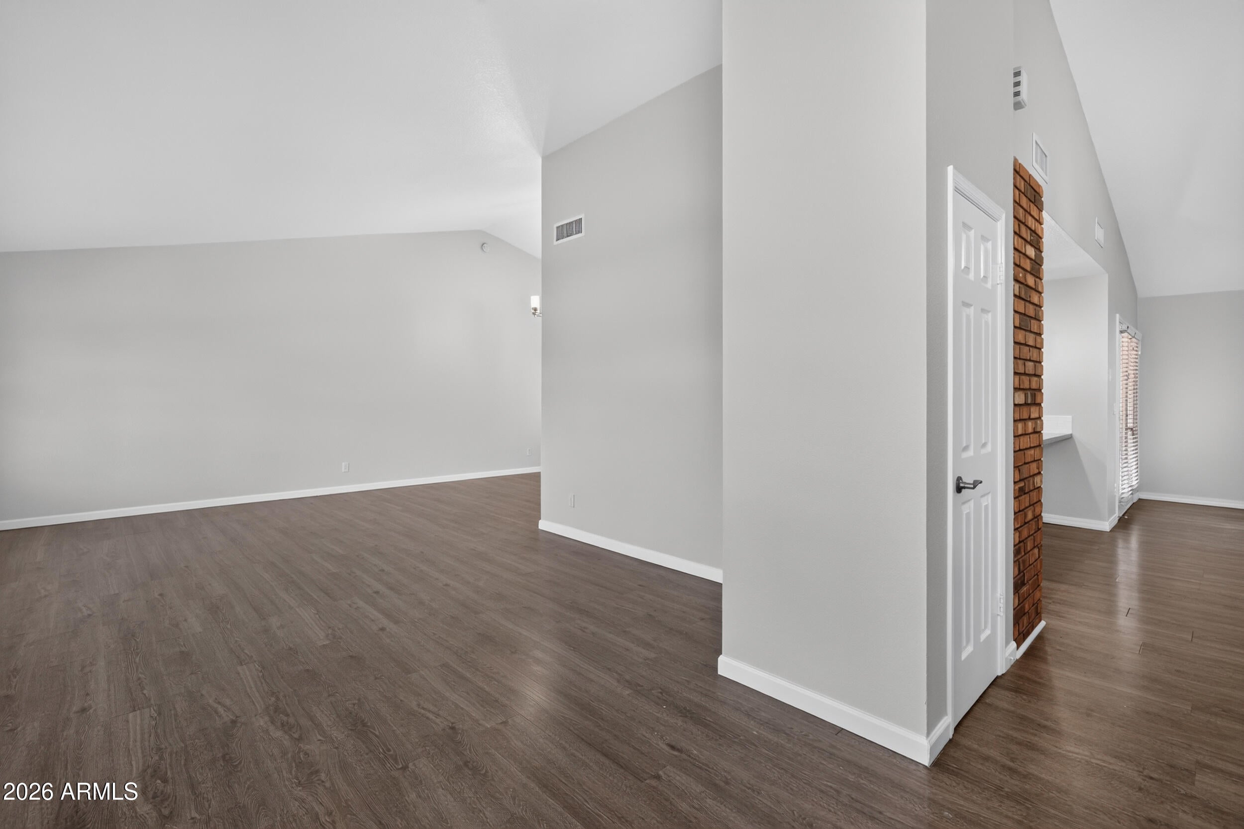 2503 E LEONORA Street