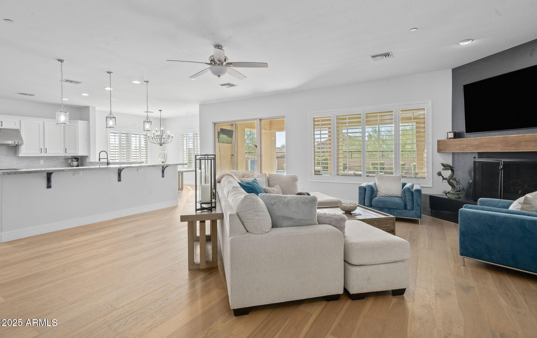 5216 E BARWICK Drive