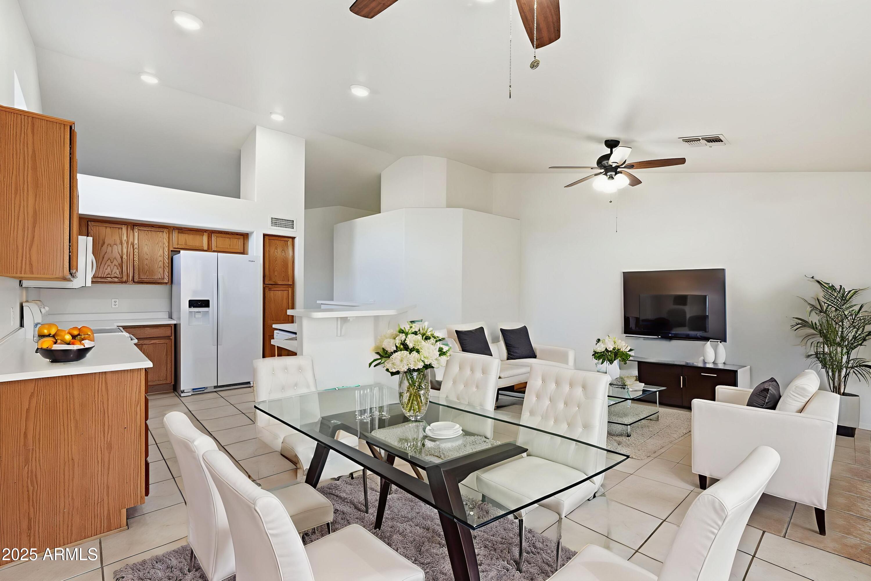 17136 N WOODROSE Avenue