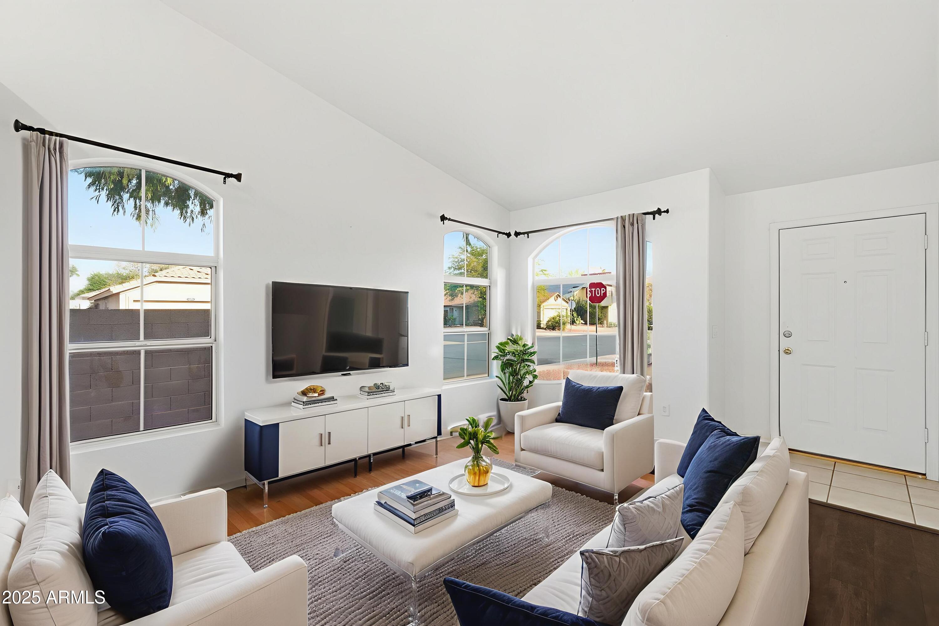 17136 N WOODROSE Avenue