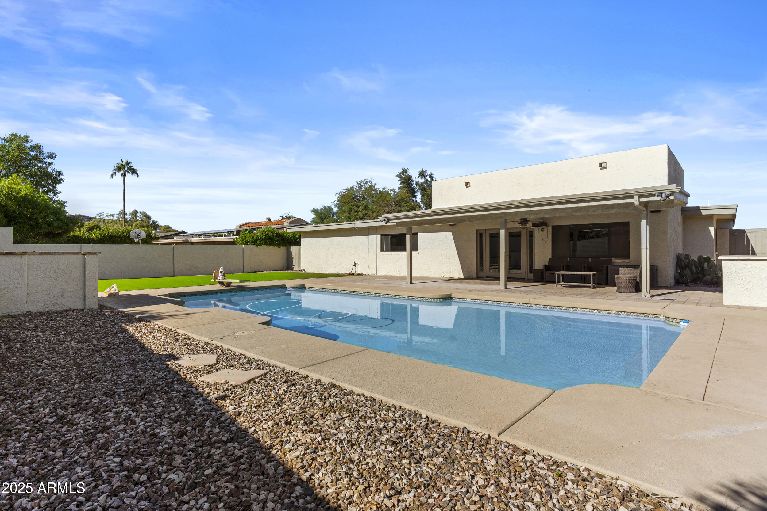 207 W PERSHING Avenue