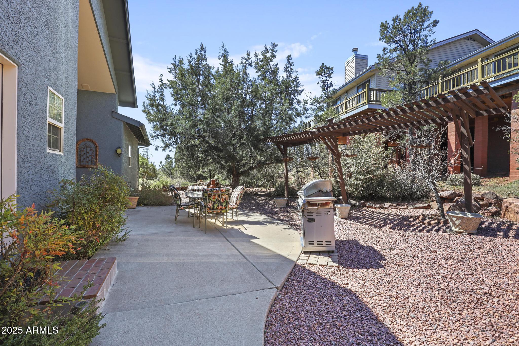 208 S BRASSIE Drive