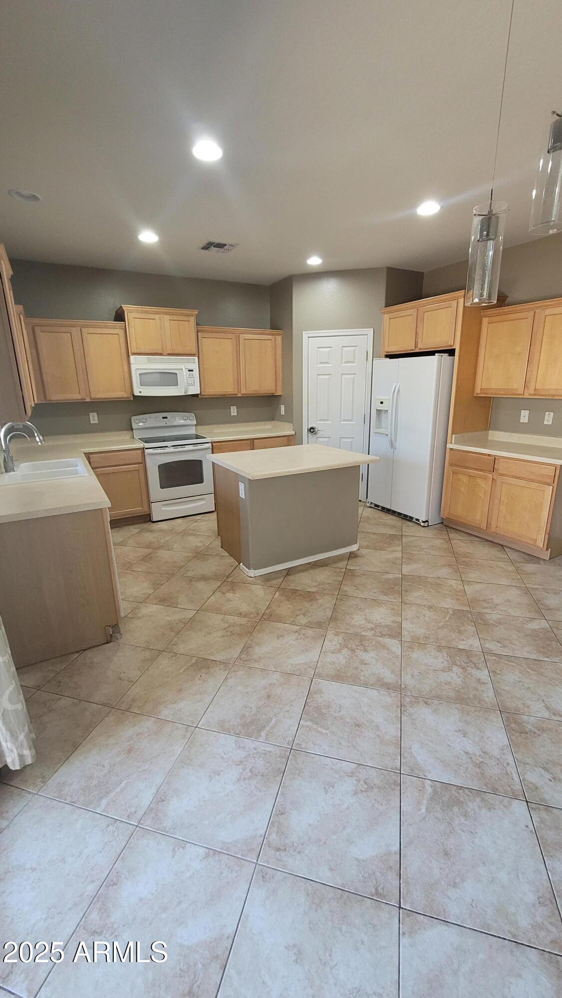 5734 W GWEN Street