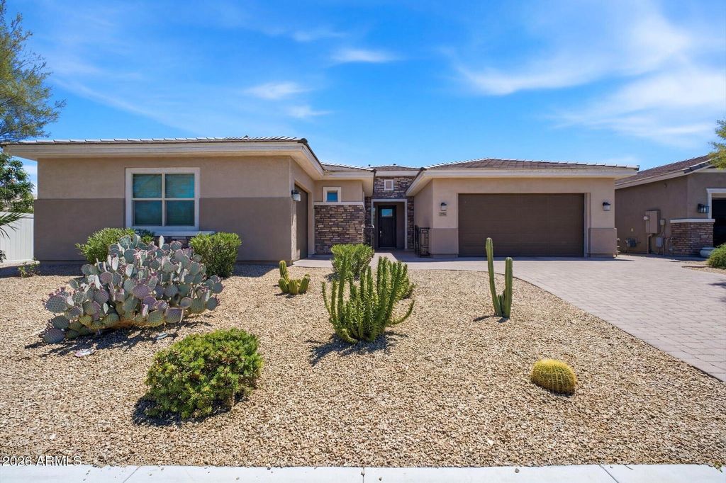 Photo of 2525 E Pleasant Lane, Phoenix, AZ 85042 (MLS # 7028900)