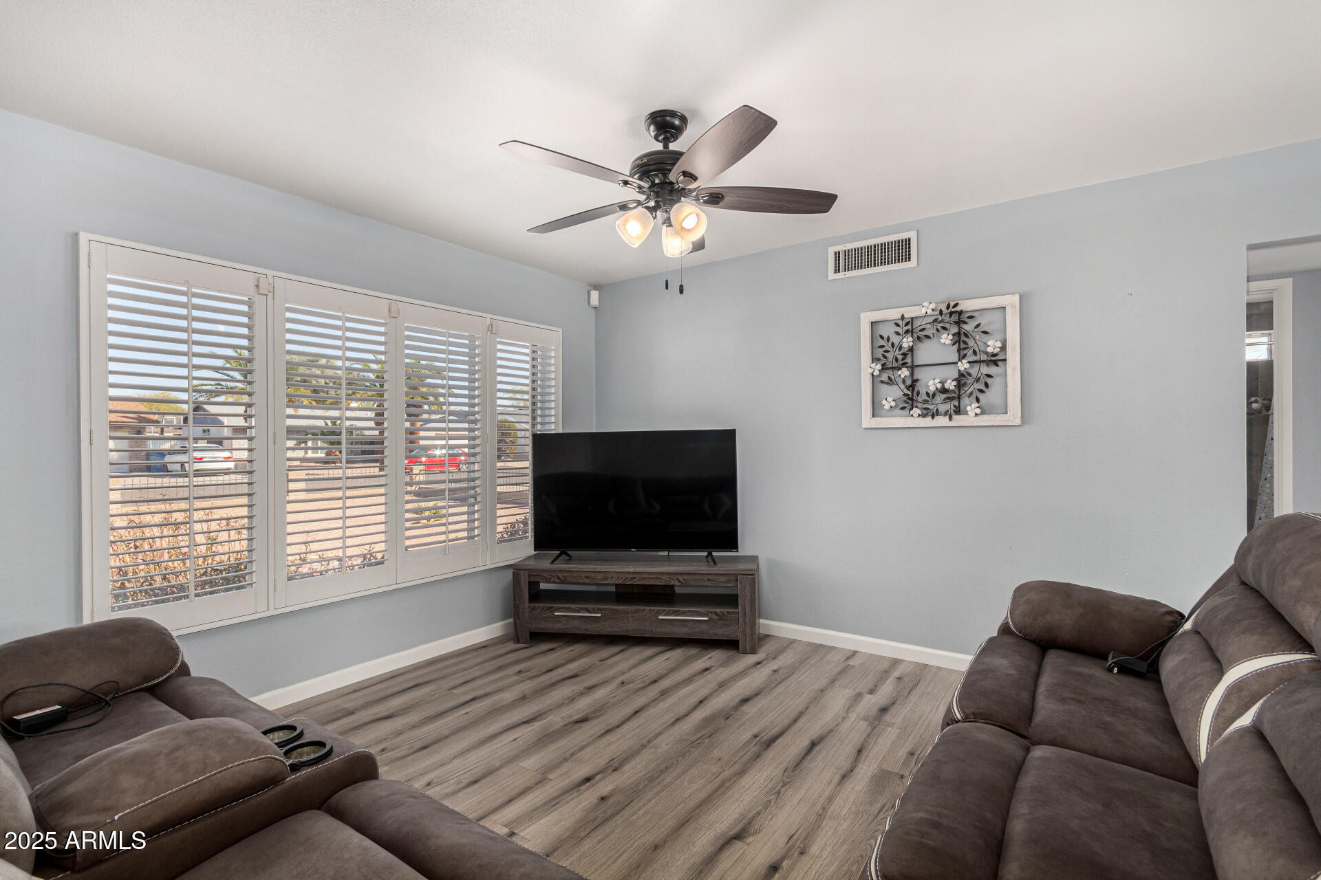 951 W LA JOLLA Drive