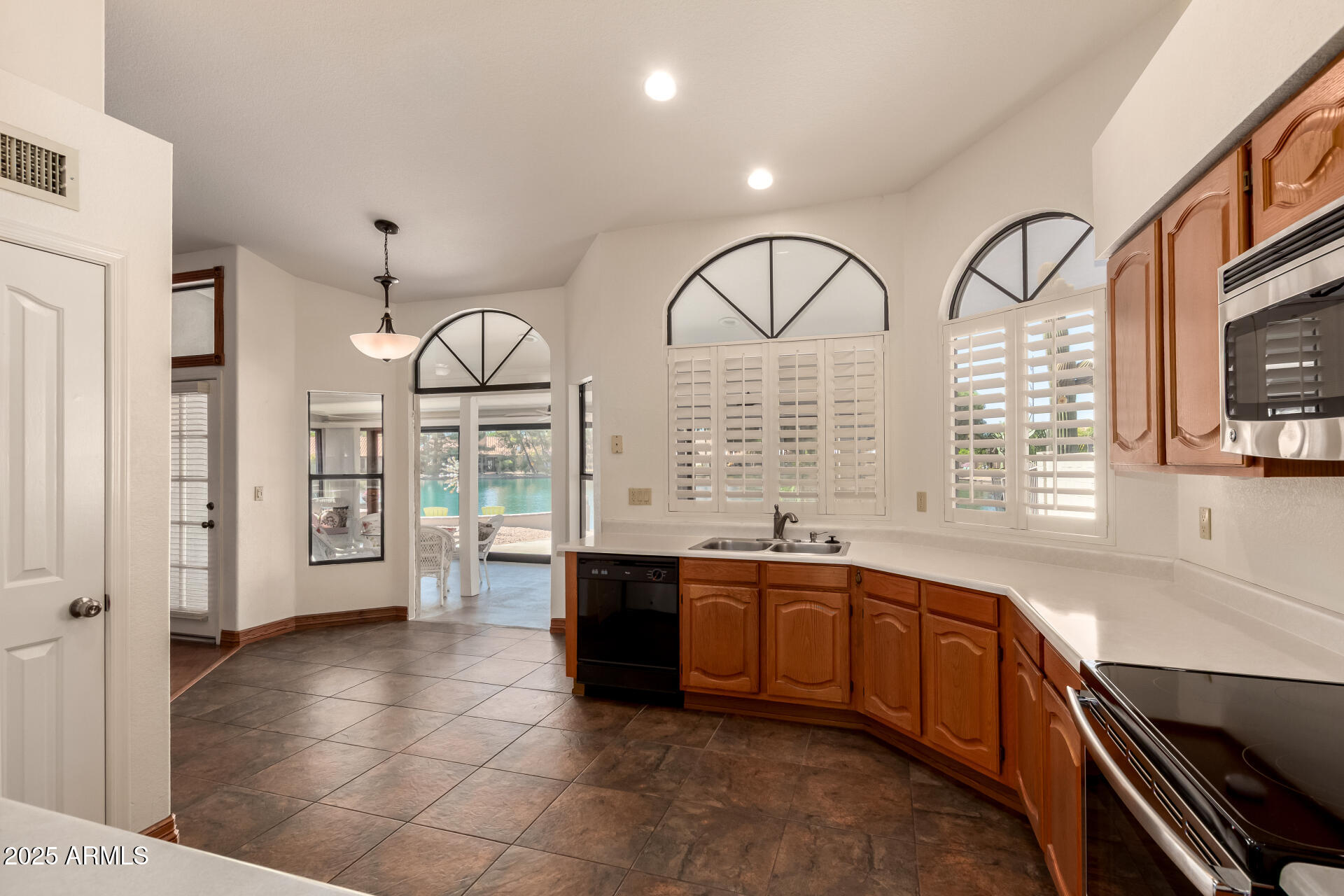 608 E STONEBRIDGE Drive