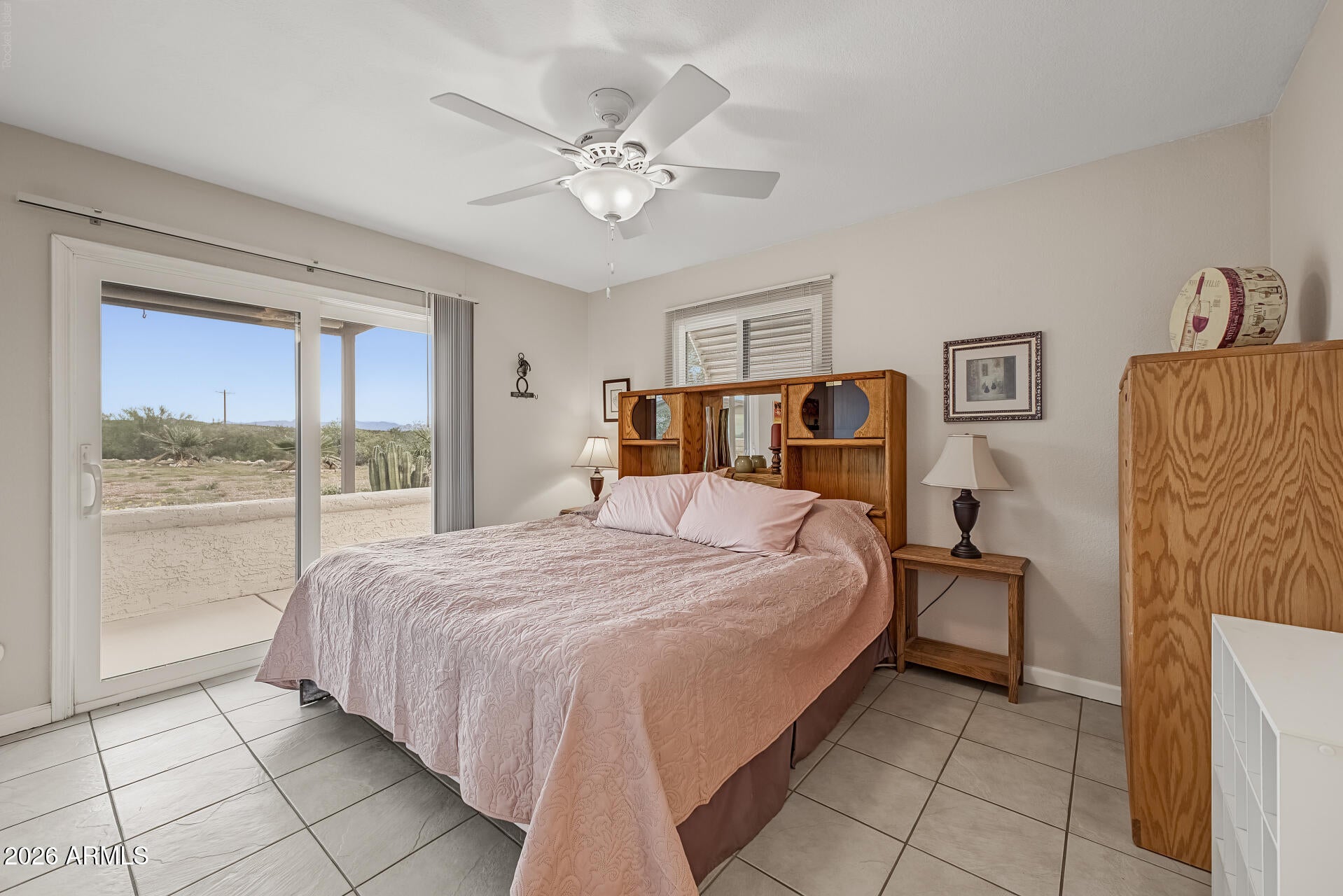 889 E LANCASTER Circle