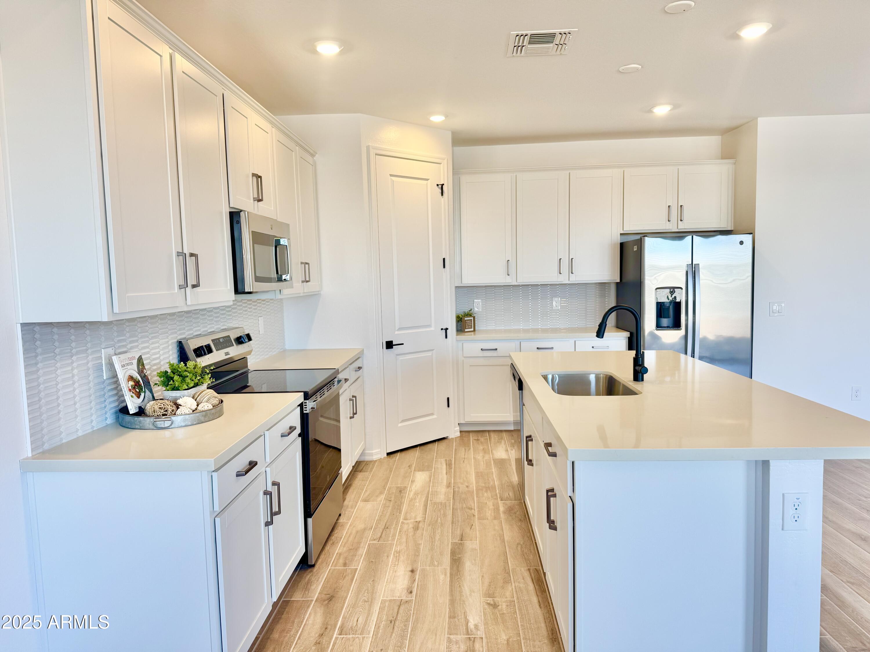 2336 E HOMESTEADER Road