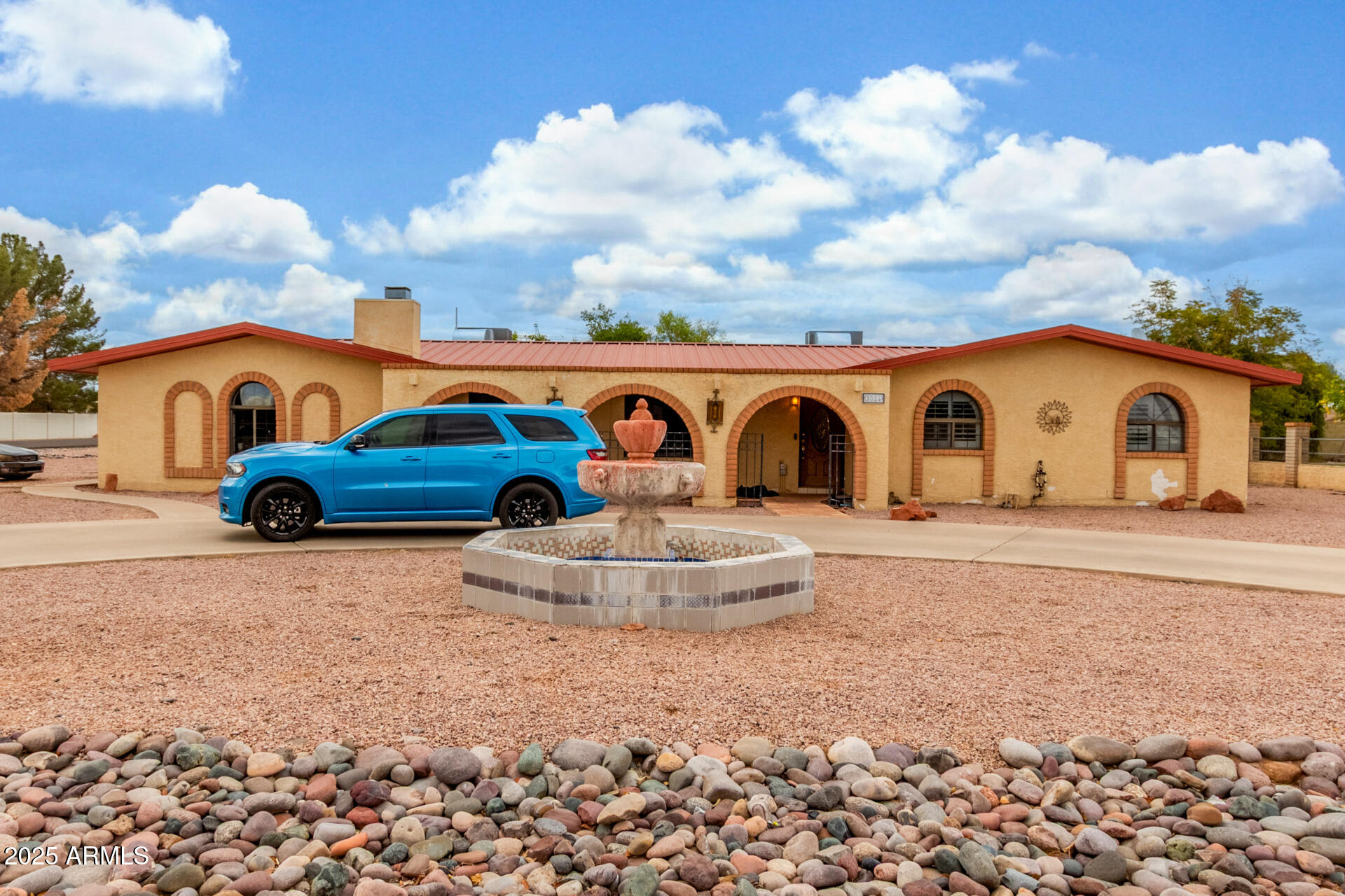 3026 E CAMPBELL Road