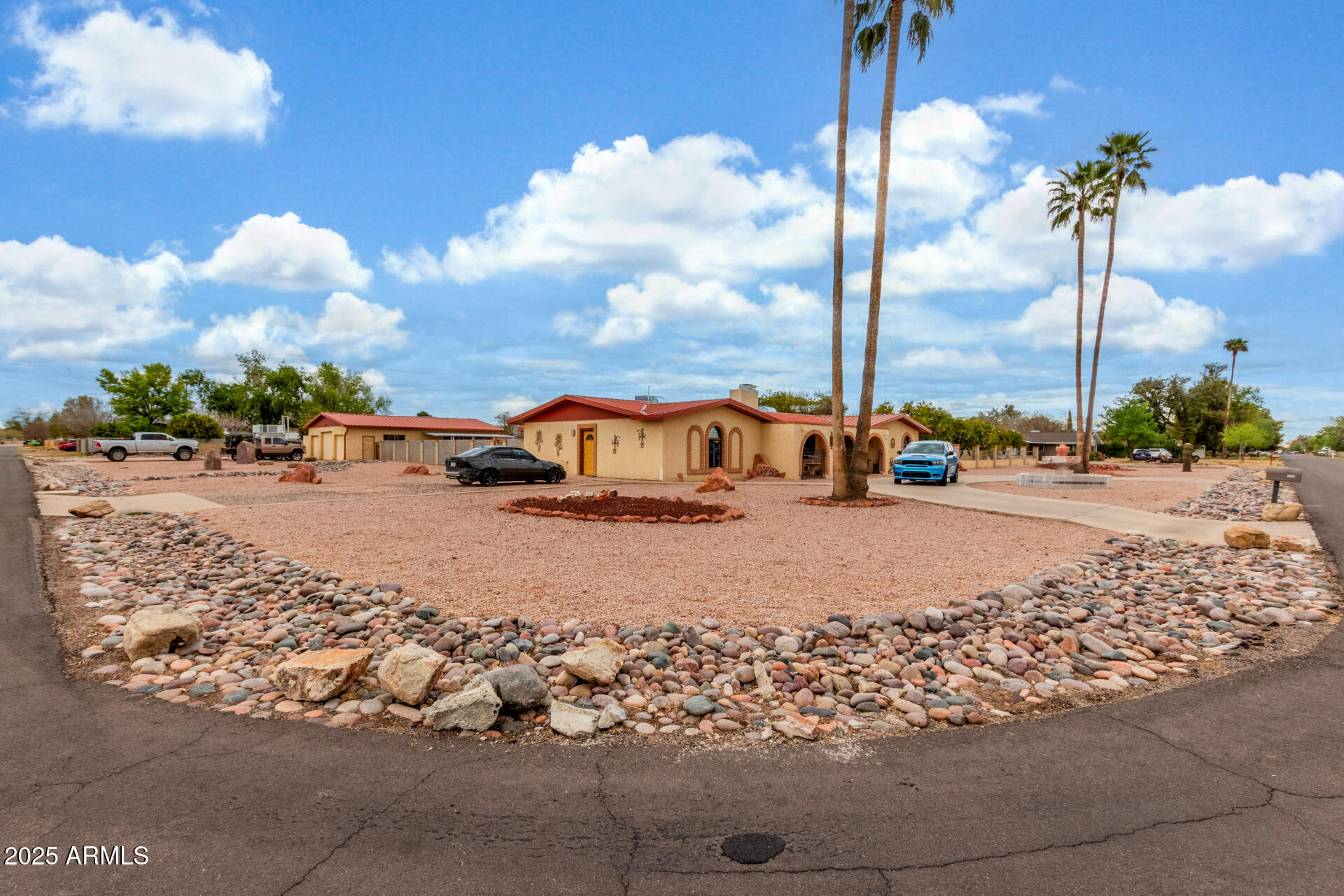3026 E CAMPBELL Road