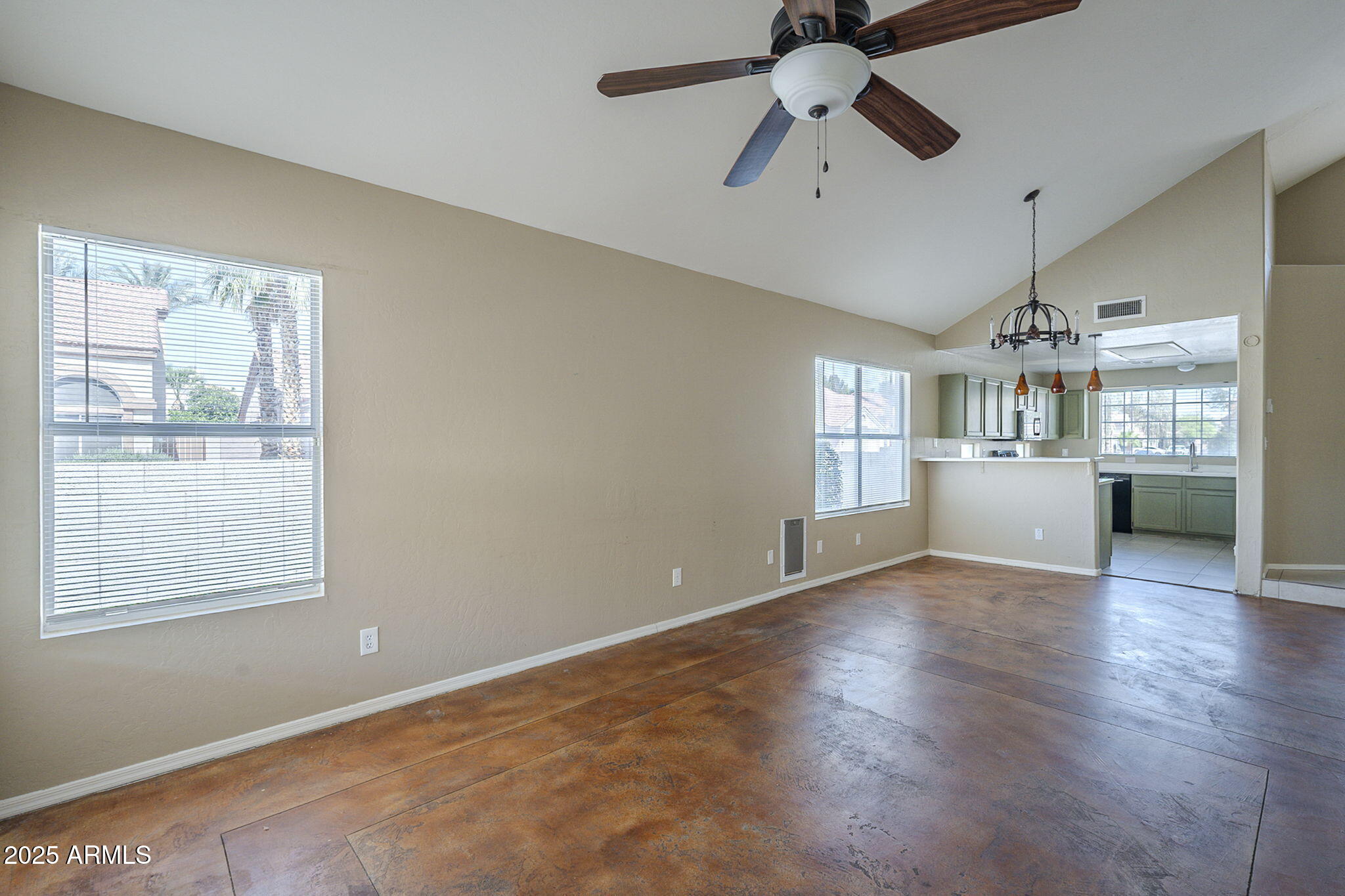 823 W BRADFORD Drive