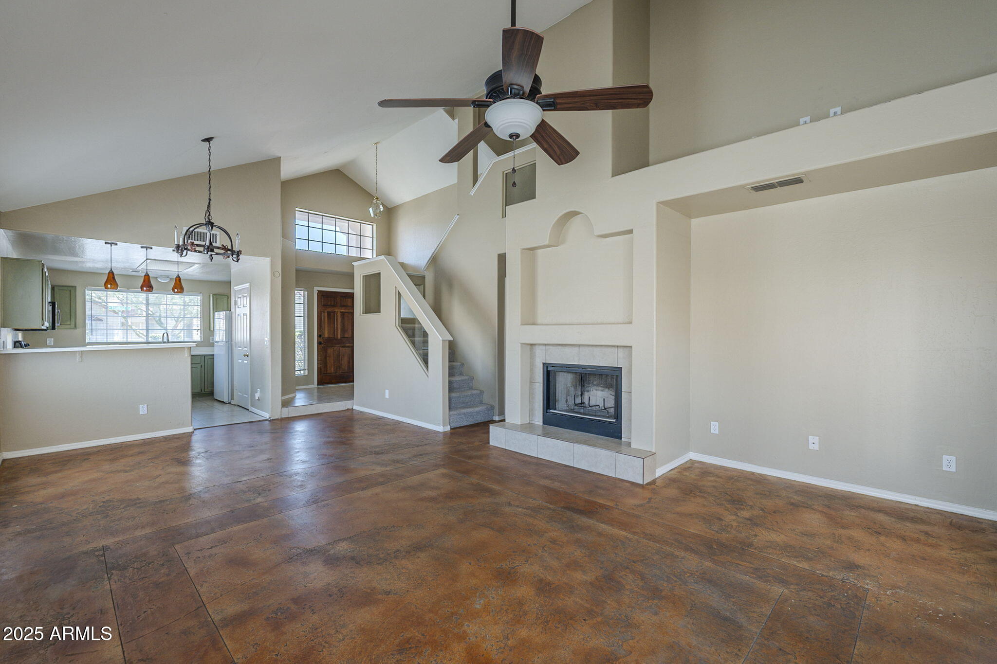 823 W BRADFORD Drive