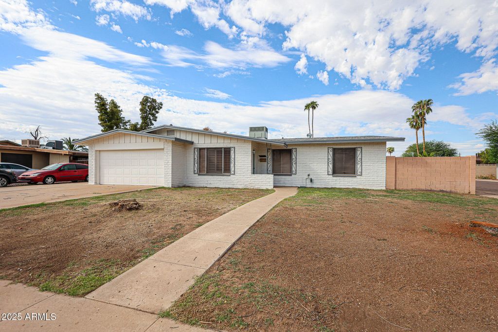 Photo of 1648 E Campus Drive, Tempe, AZ 85282 (MLS # 6914495)