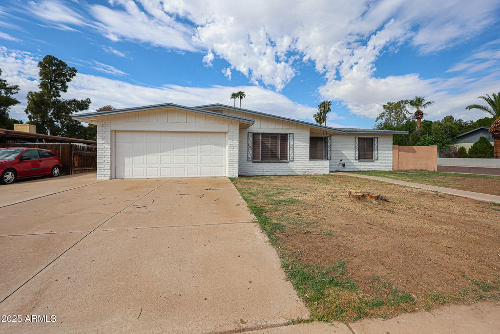 Photo of 1648 E Campus Drive, Tempe, AZ 85282 (MLS # 6914495)