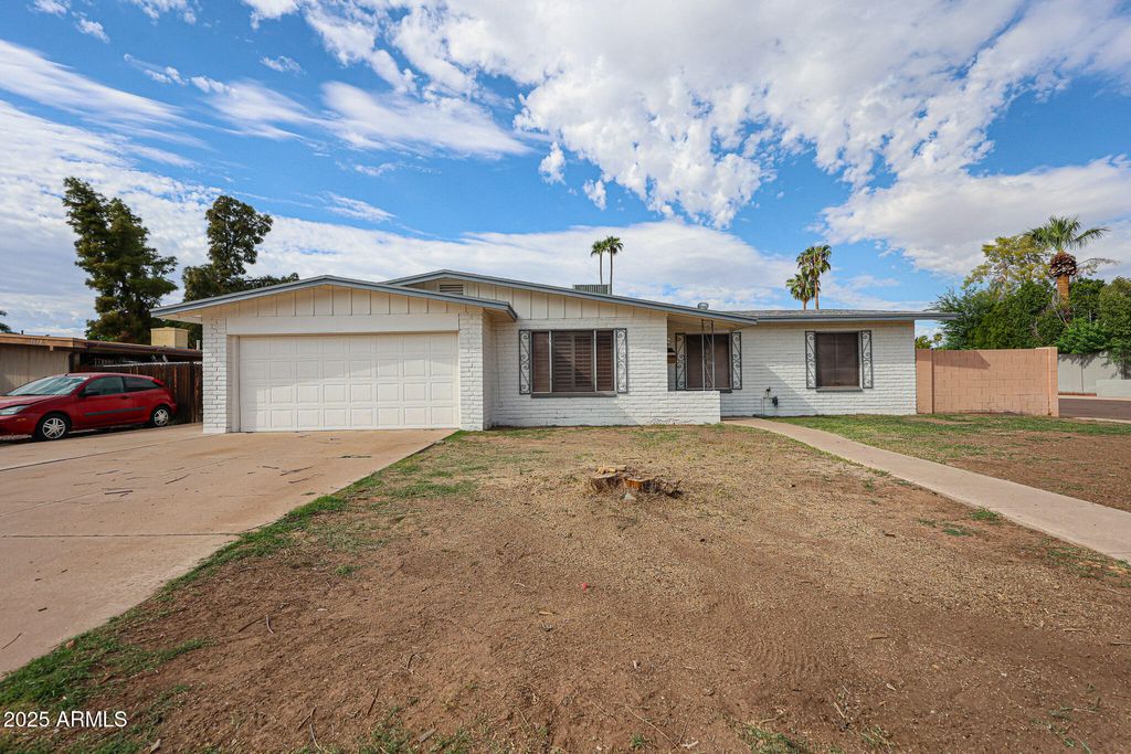 Photo of 1648 E Campus Drive, Tempe, AZ 85282 (MLS # 6914495)