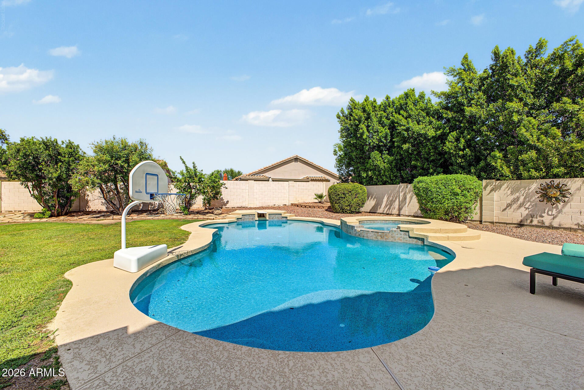7220 W LOS GATOS Drive