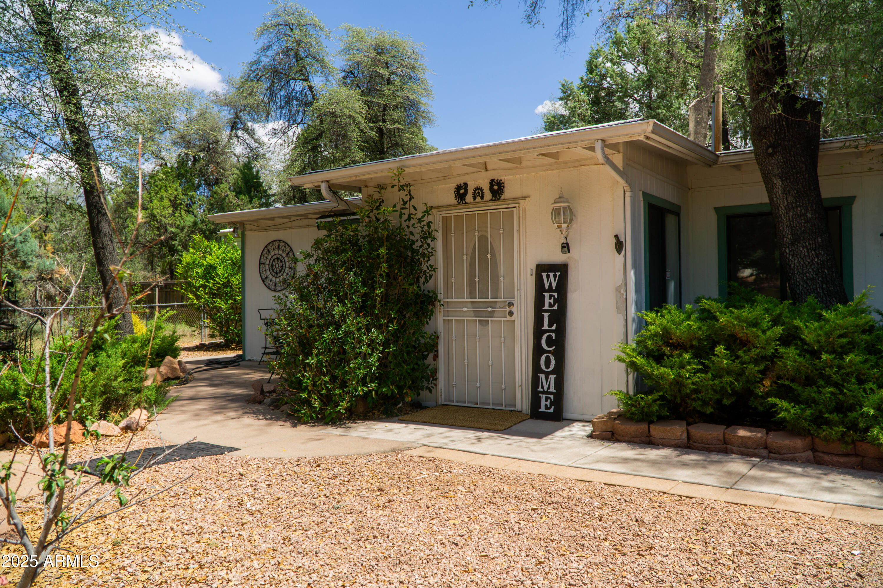 1507 N BELL Circle