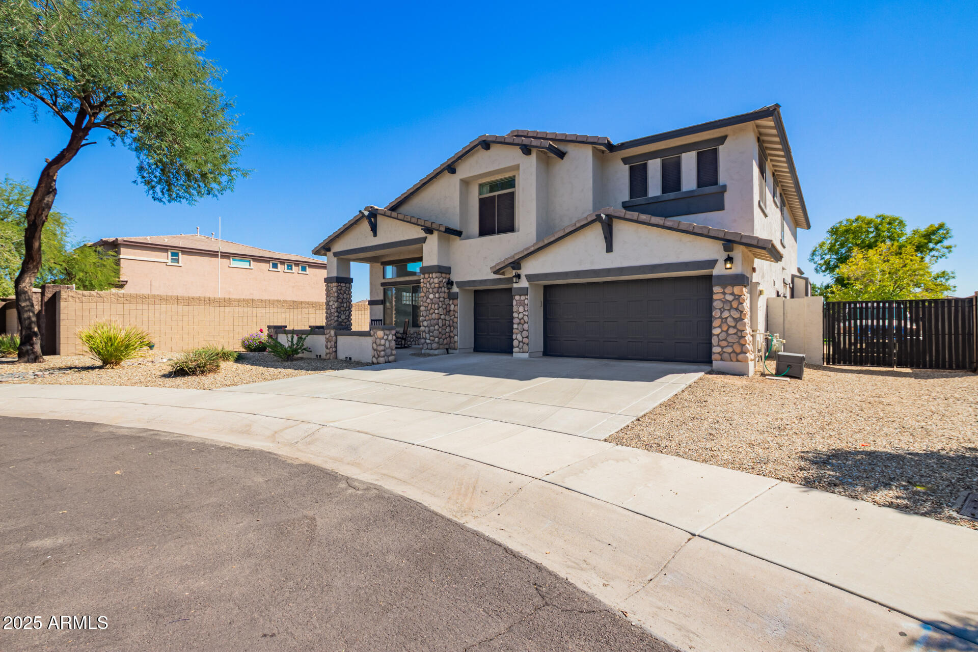15527 W MINNEZONA Avenue