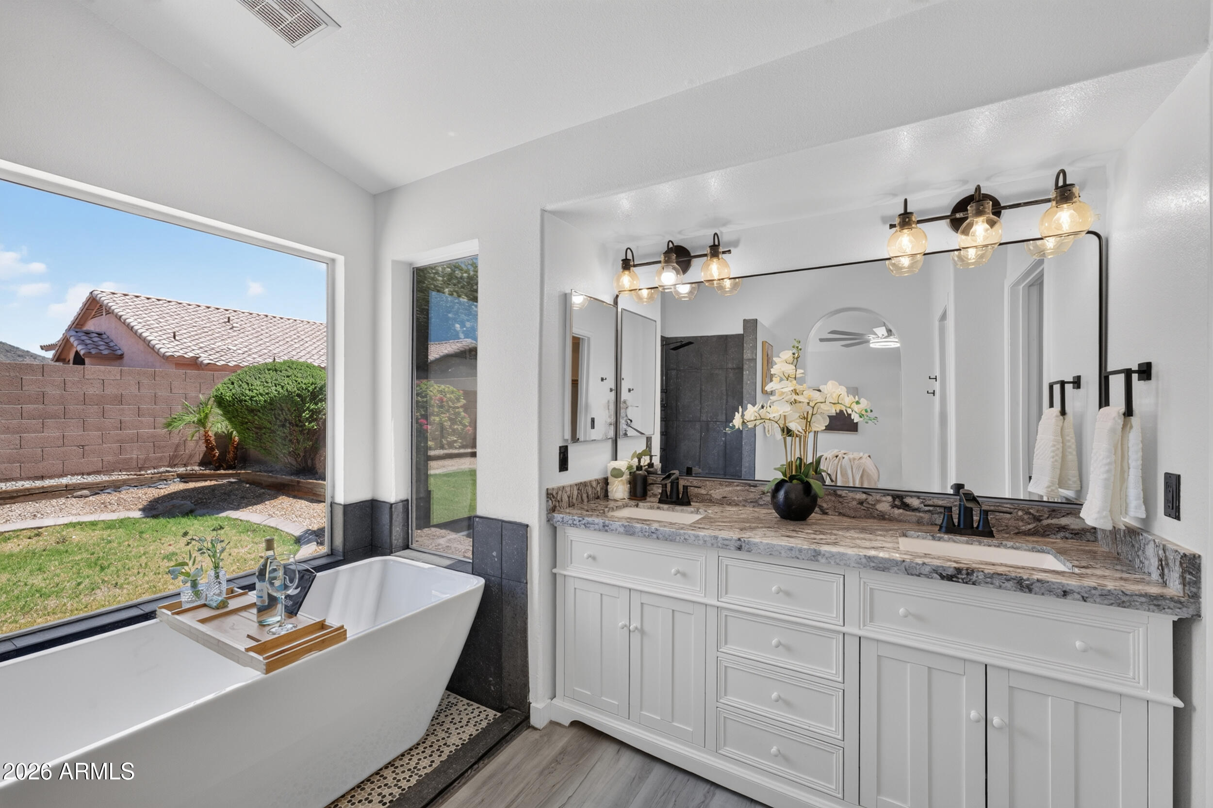 4834 W KERRY Lane