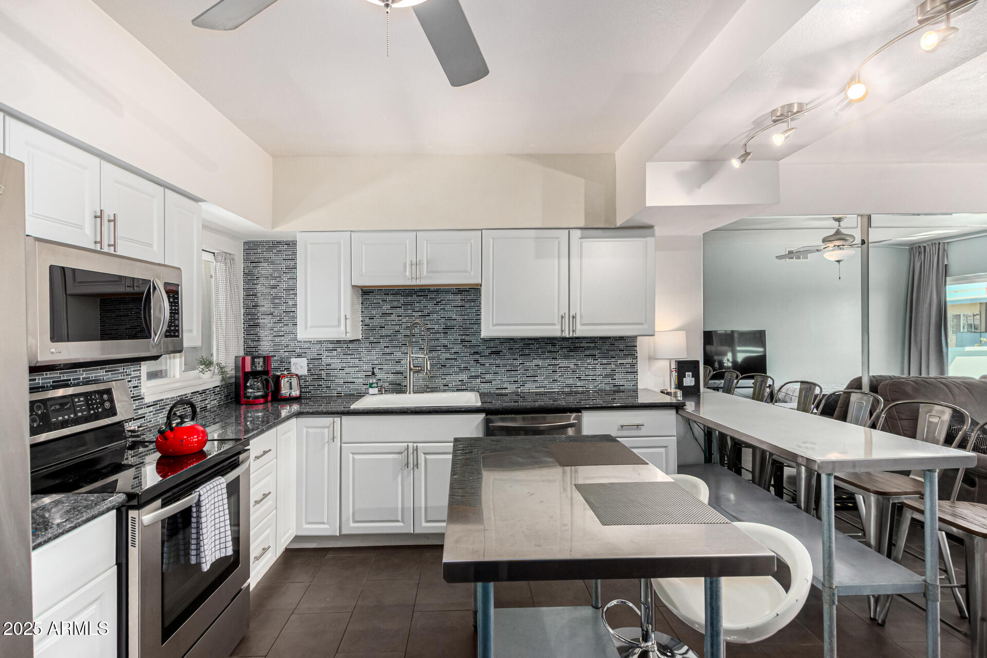 351 E THOMAS Road D505