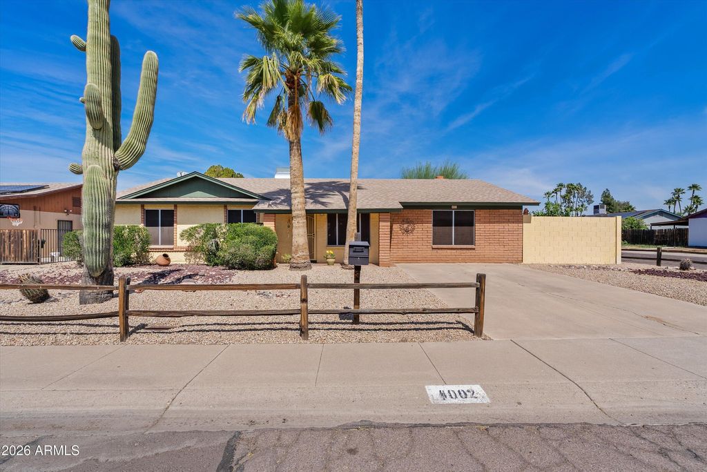 Photo of 4002 W Altadena Avenue, Phoenix, AZ 85029 (MLS # 7001692)