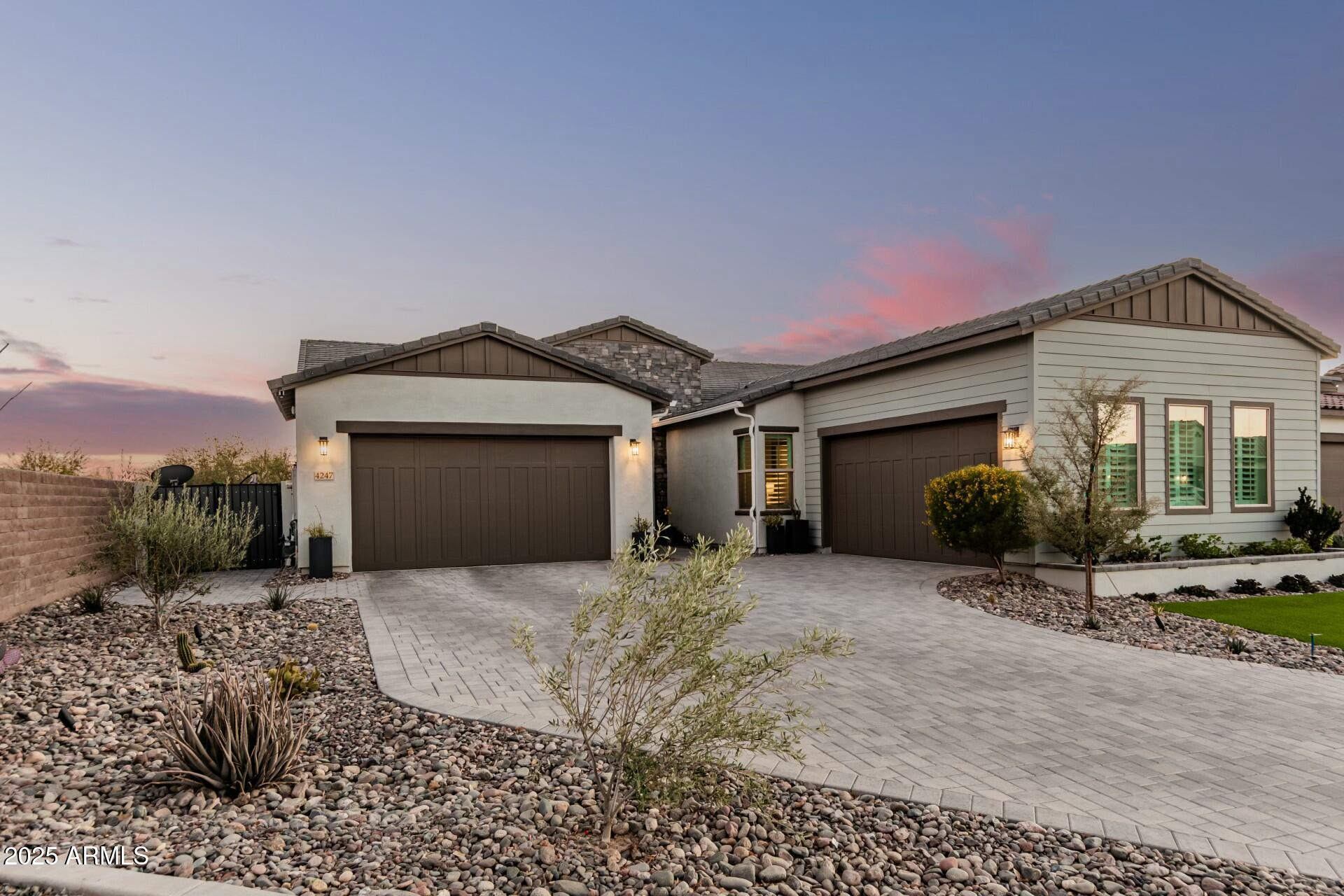 4247 E TONTO Place