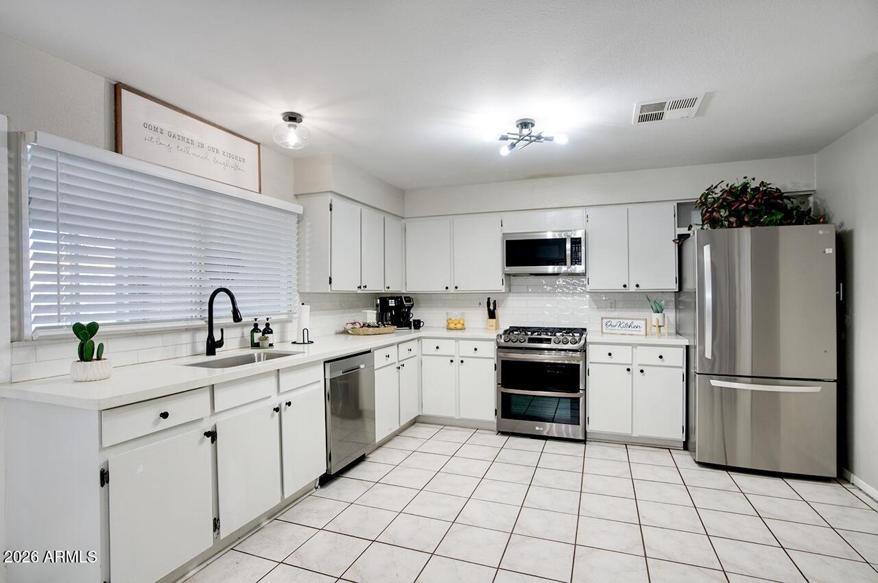 8820 W MESCAL Street