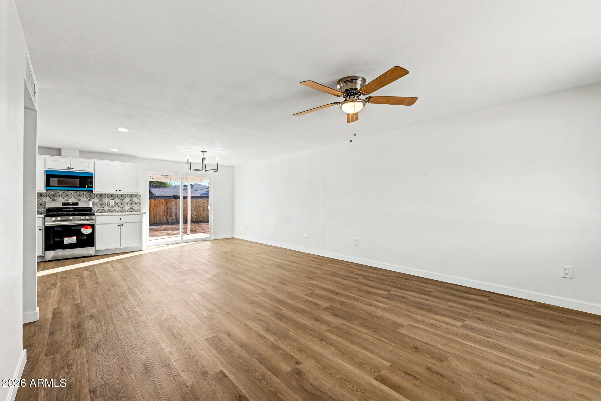 5921 W HUBBELL Street