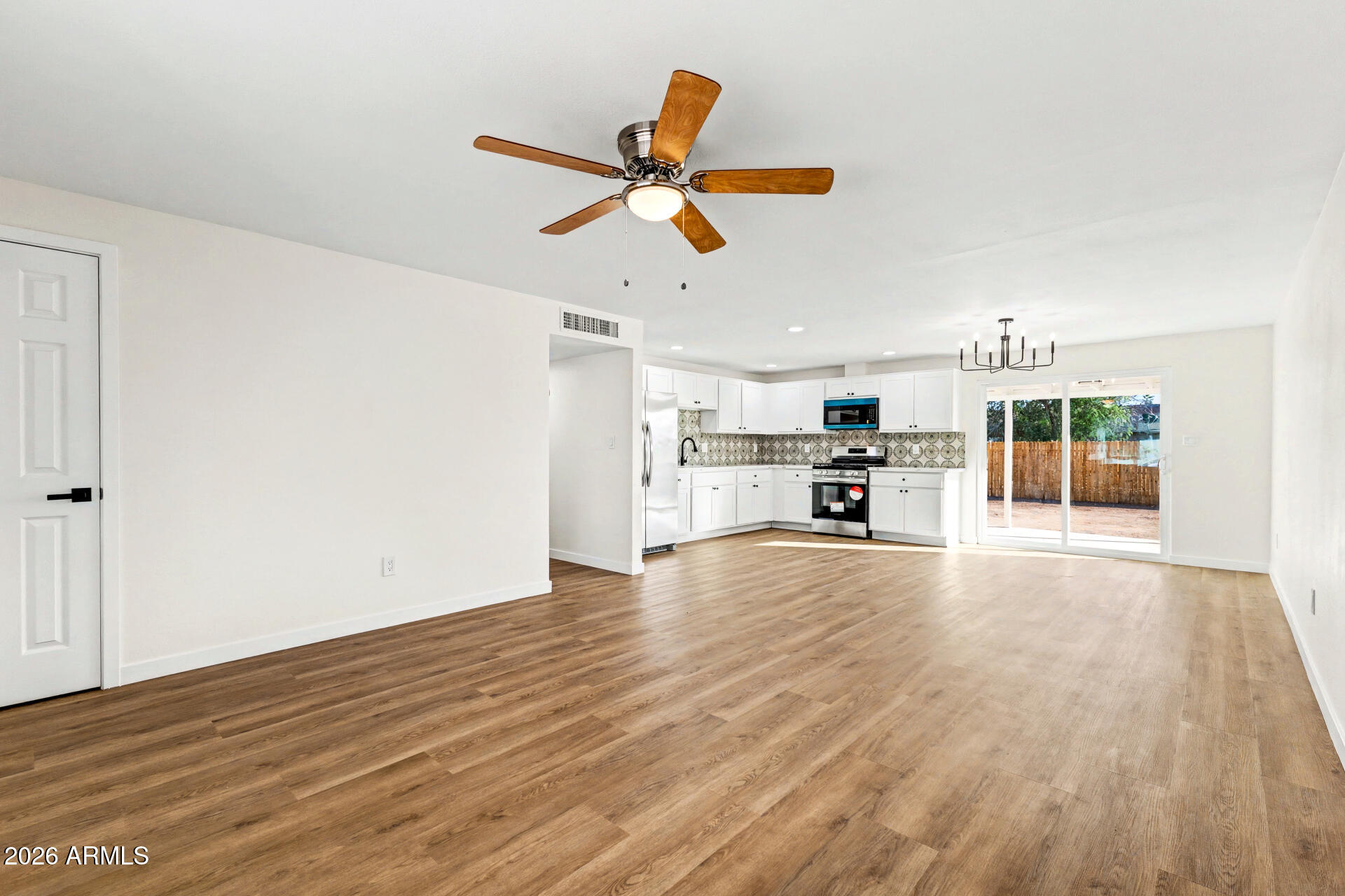 5921 W HUBBELL Street