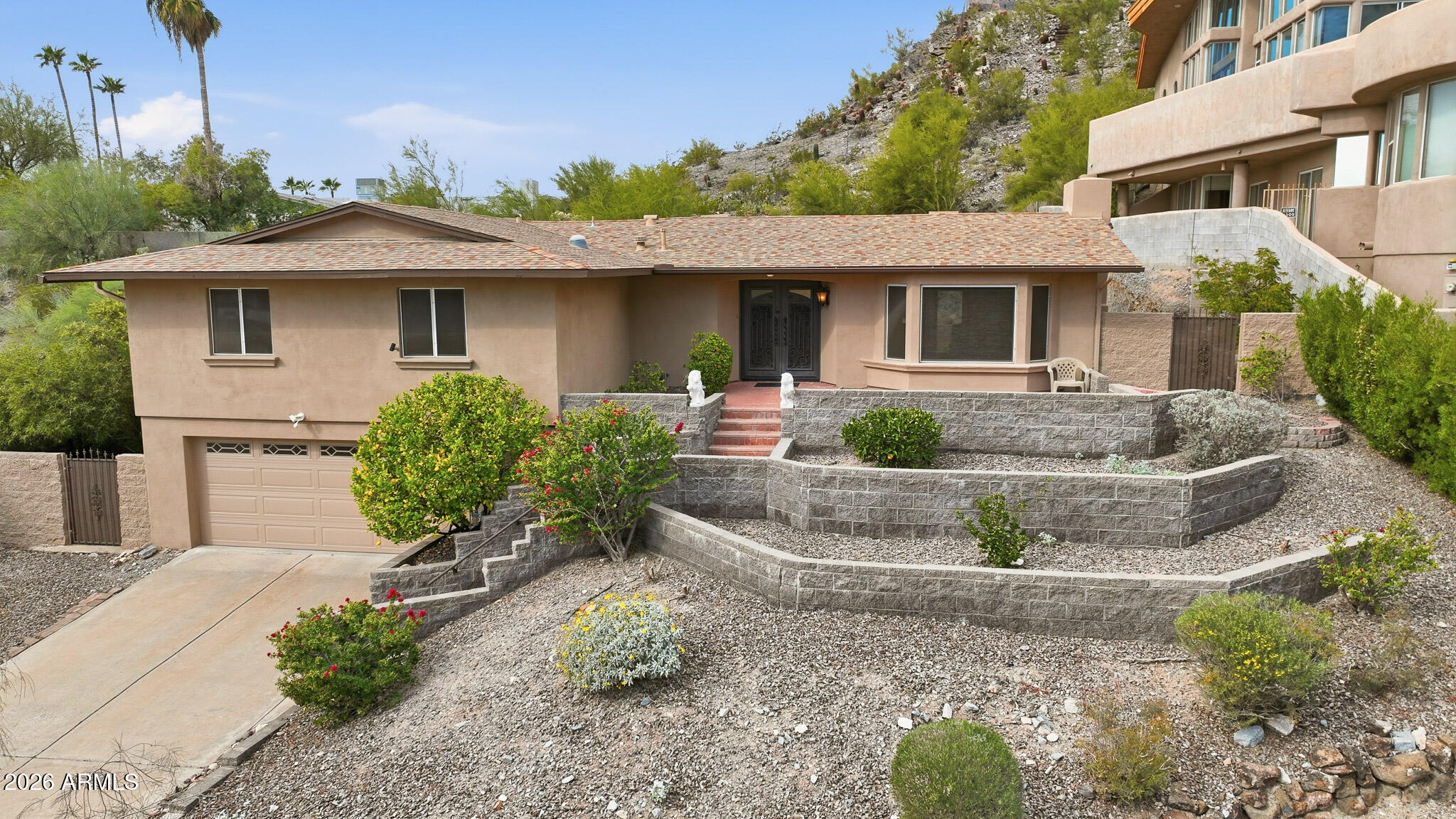 2346 E ORANGEWOOD Avenue