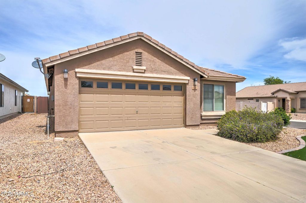 Photo of 928 W Desert Hills Drive, San Tan Valley, AZ 85143 (MLS # 7017566)