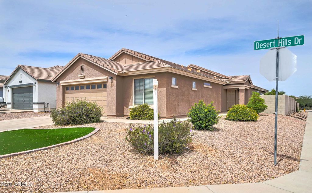 Photo of 928 W Desert Hills Drive, San Tan Valley, AZ 85143 (MLS # 7017566)