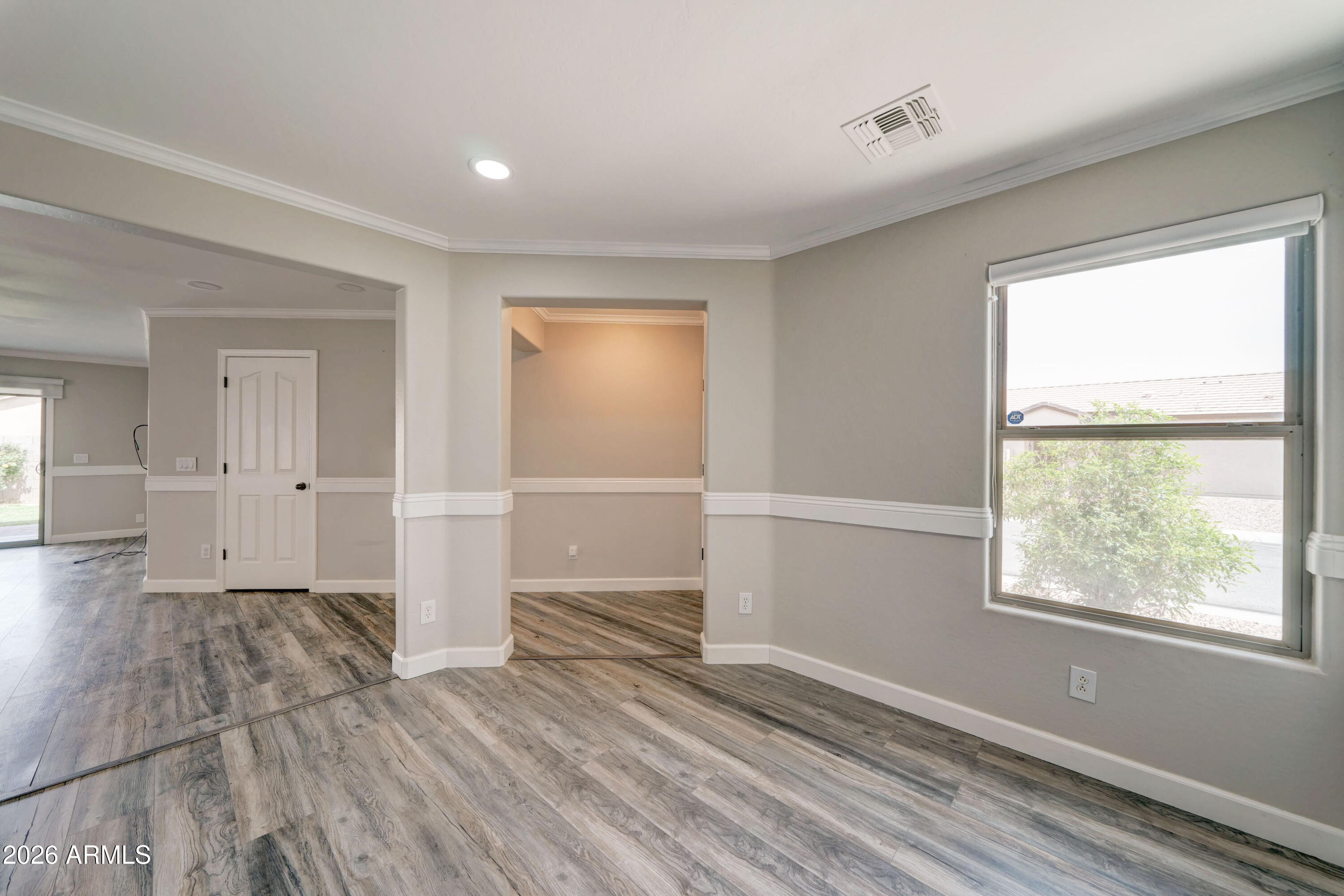 928 W DESERT HILLS Drive