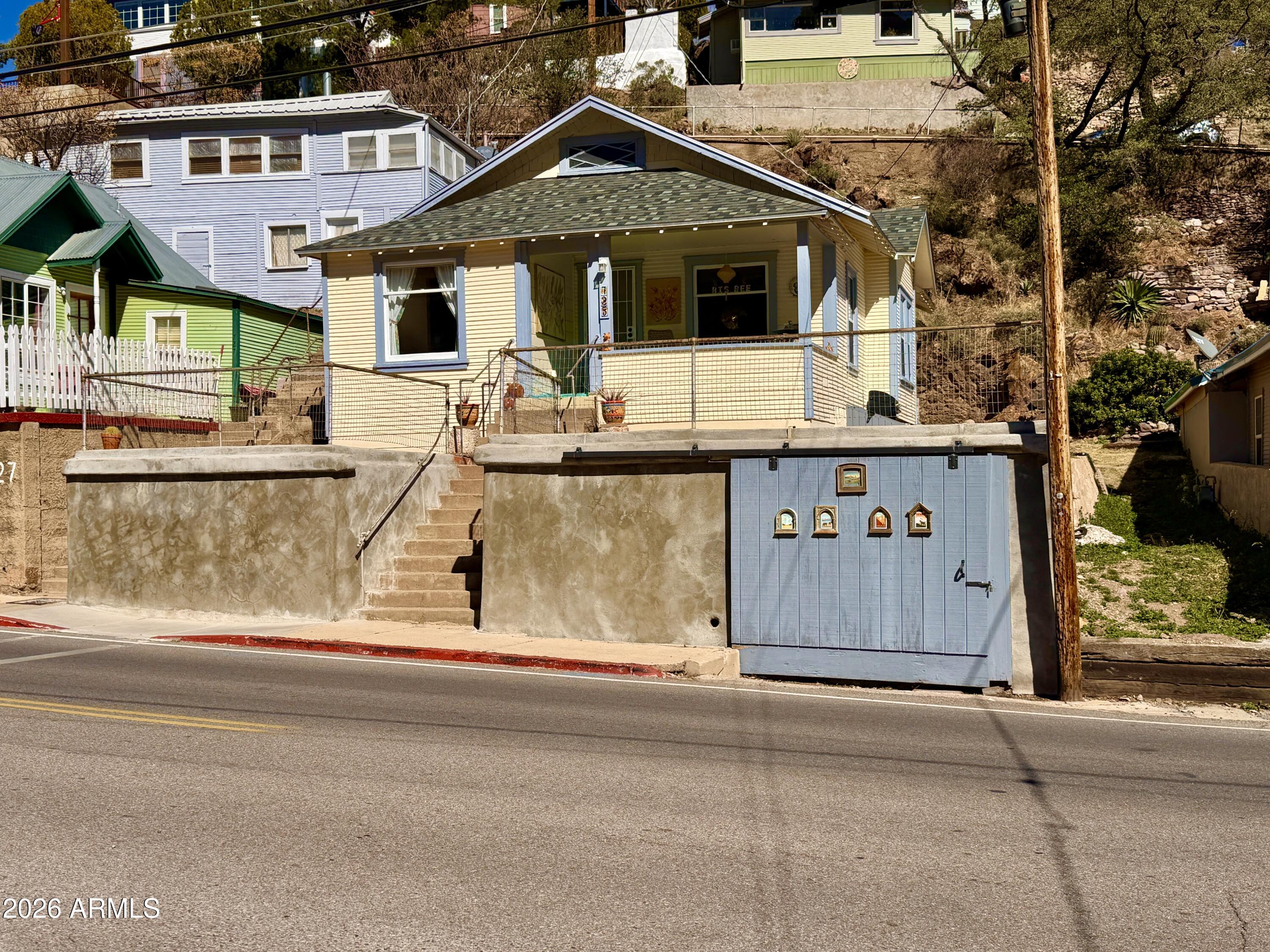 725 Tombstone Canyon