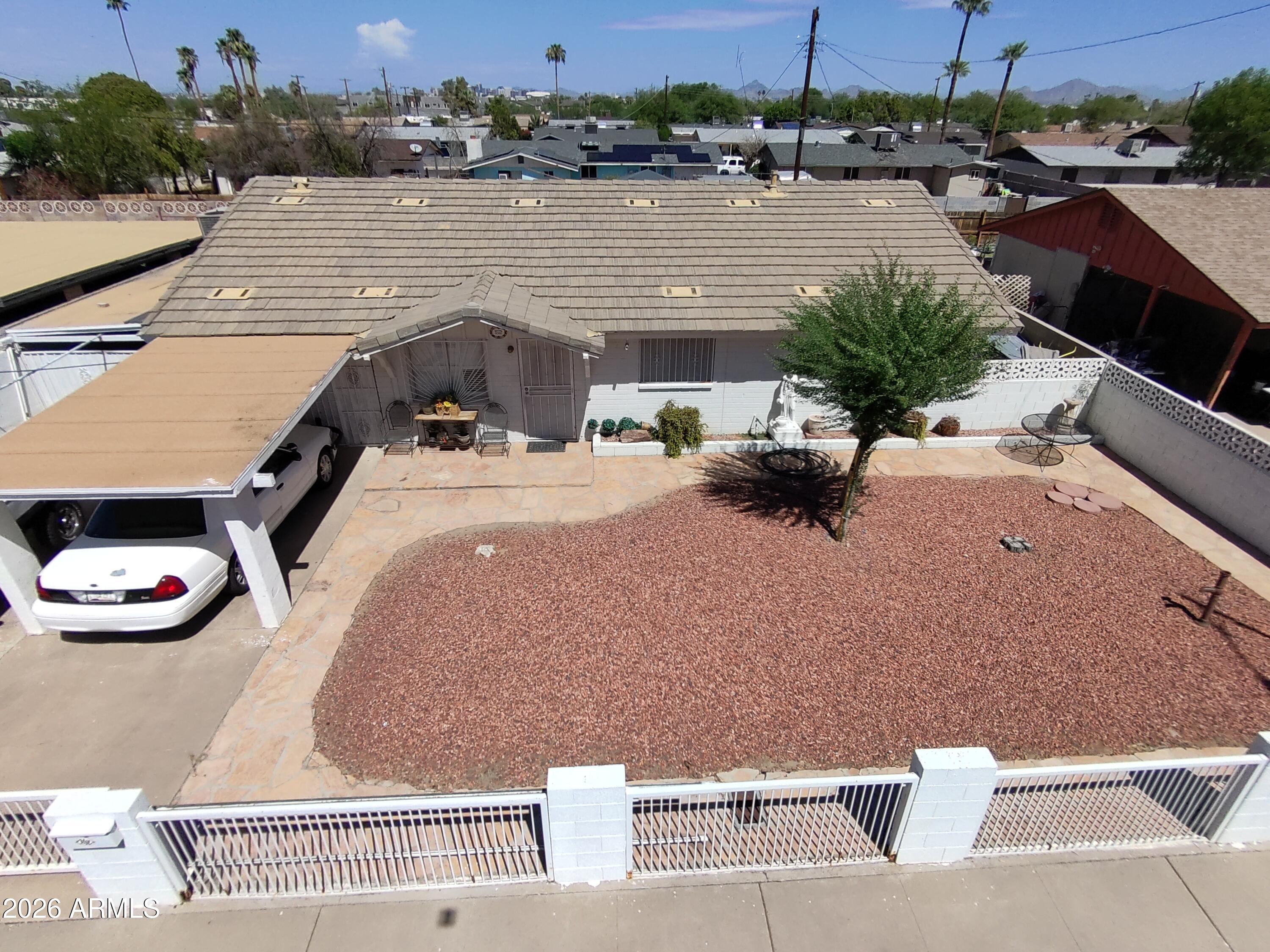822 E CARSON Road