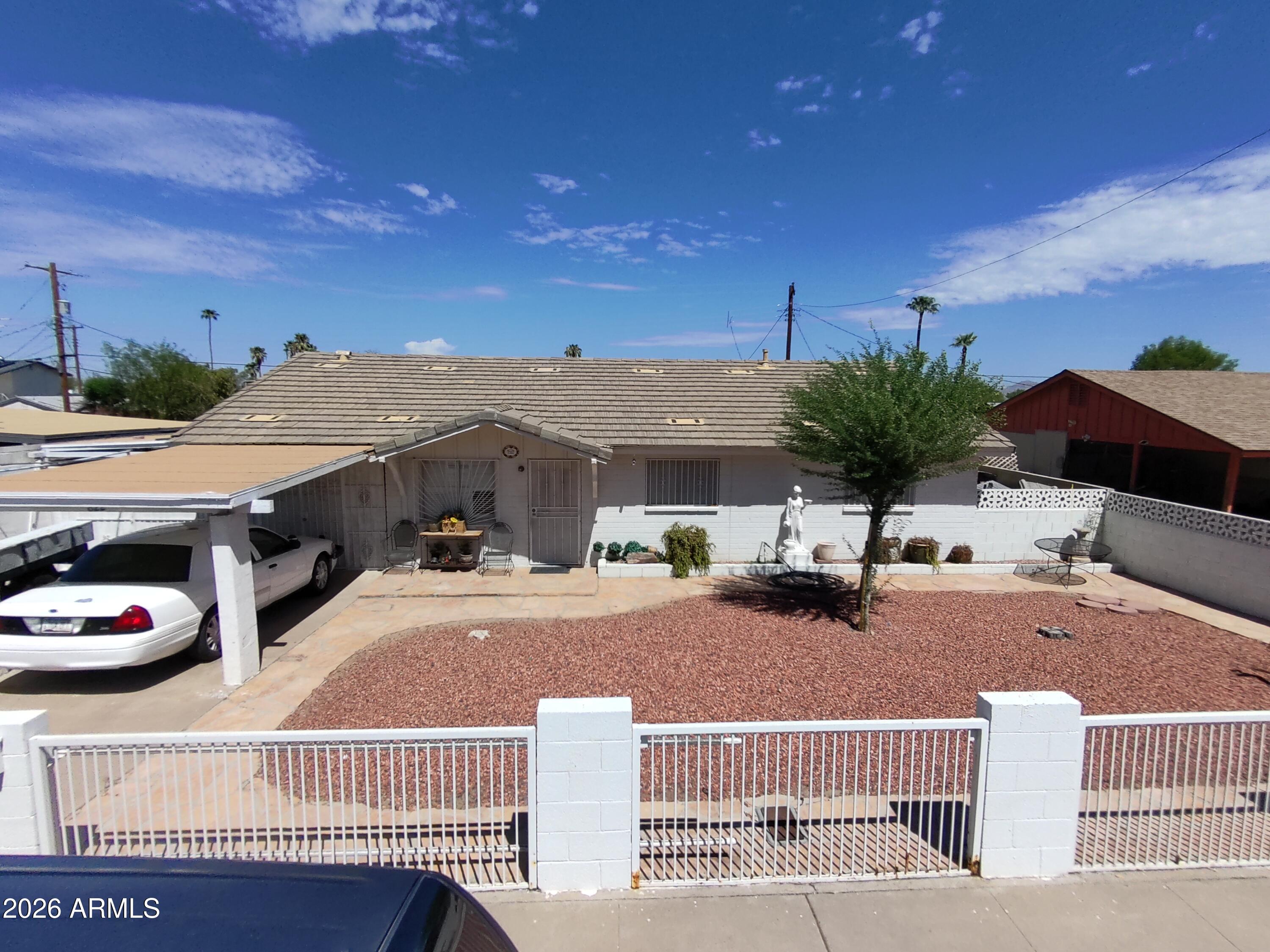 822 E CARSON Road
