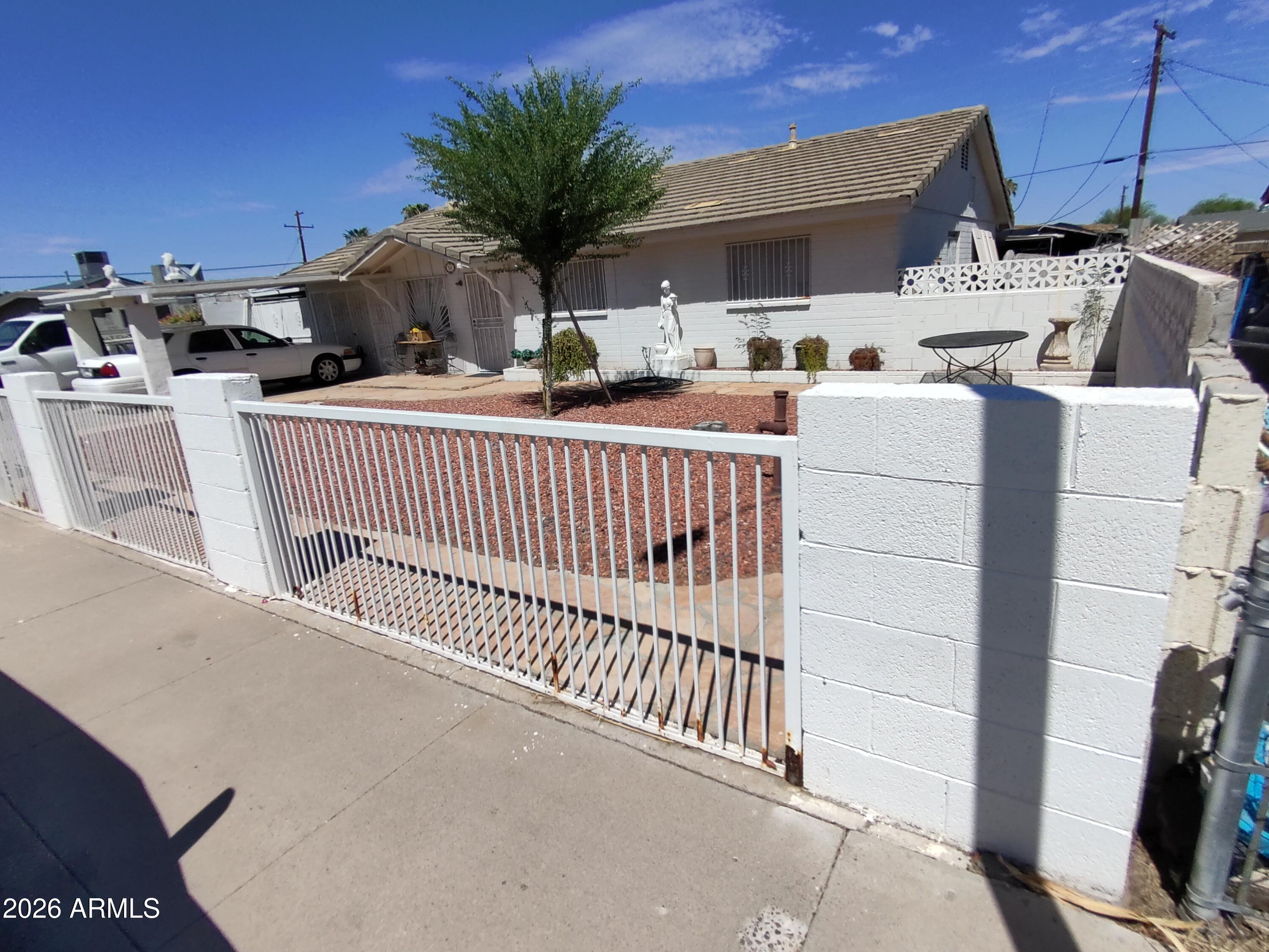 822 E CARSON Road