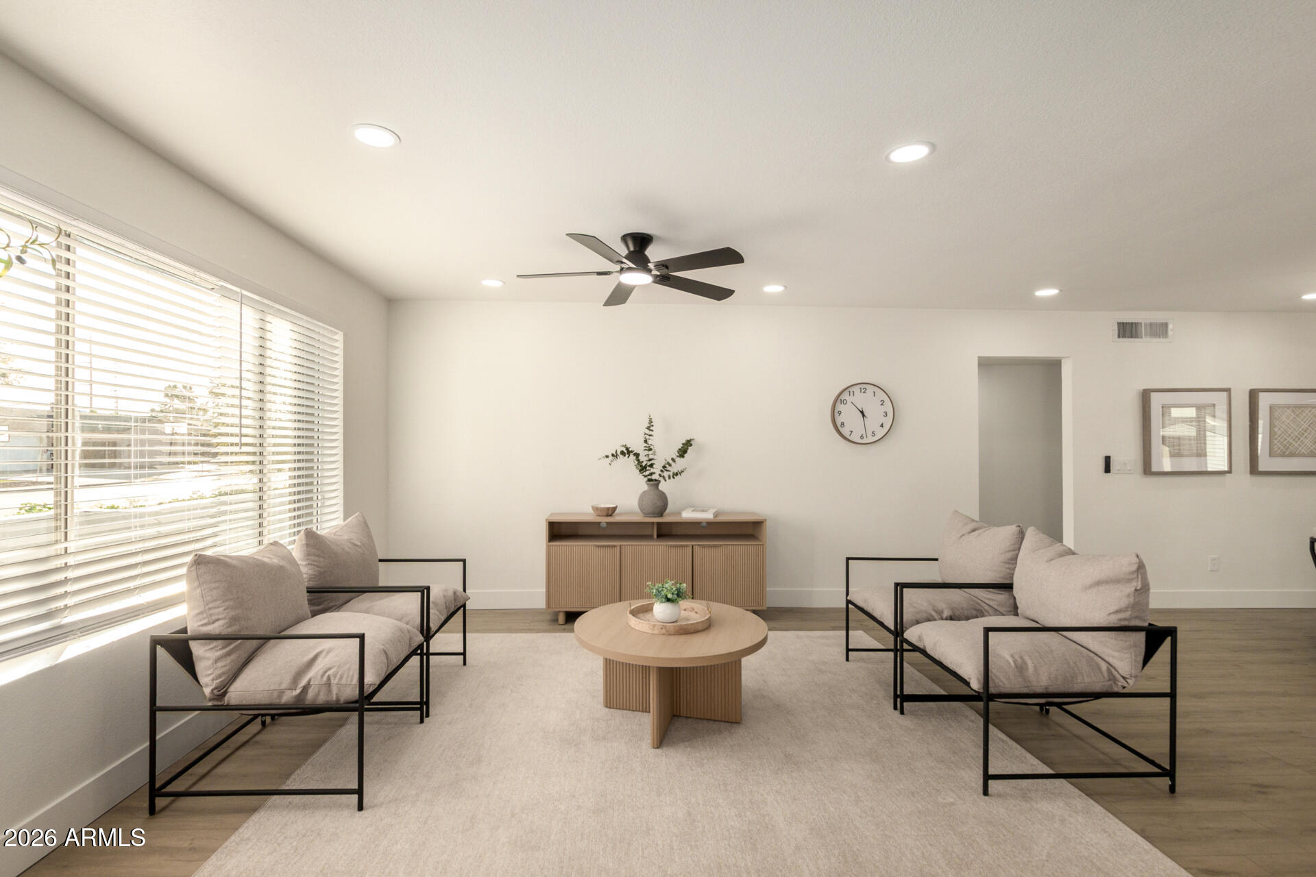 526 W PANTERA Avenue