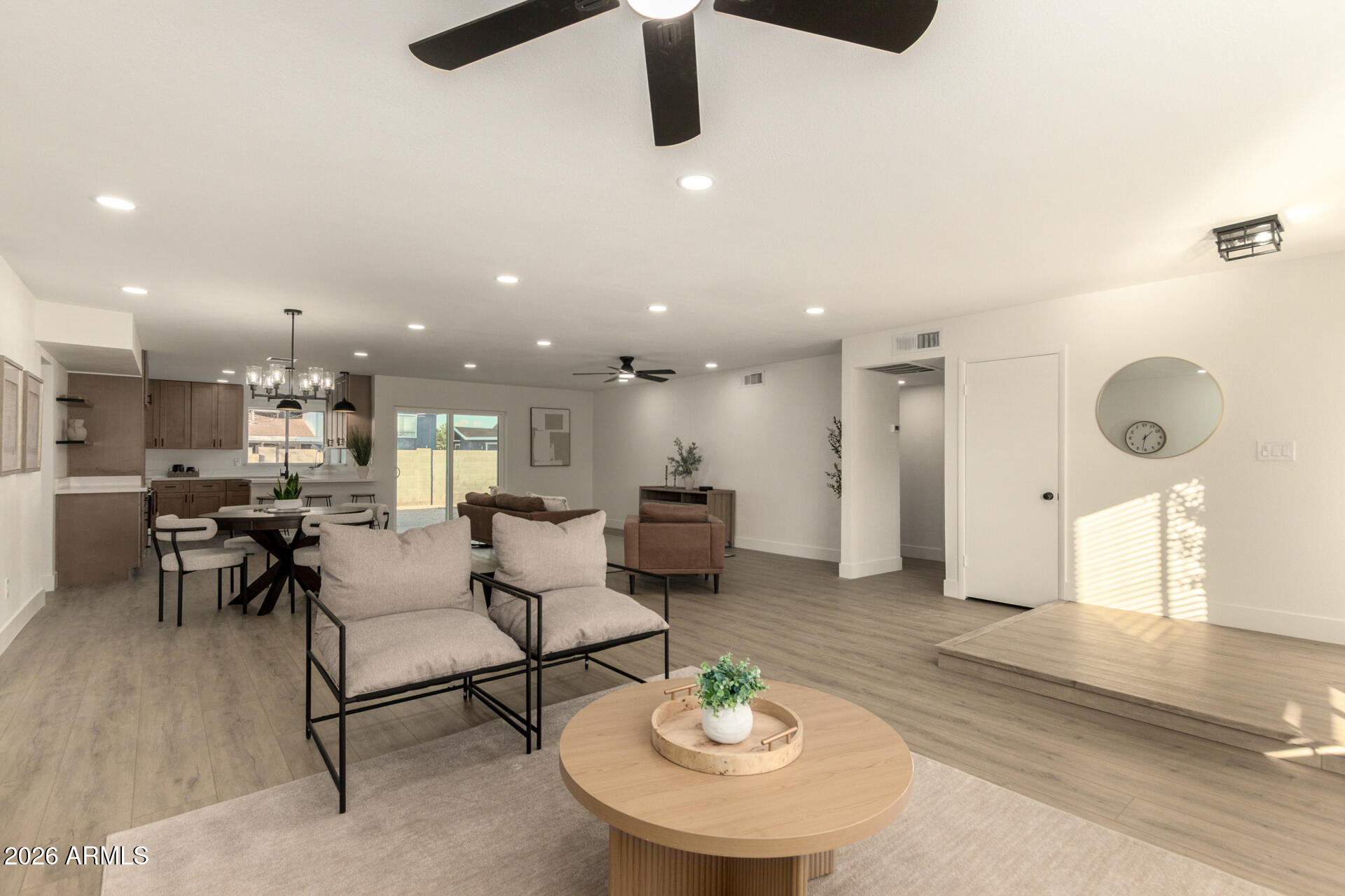 526 W PANTERA Avenue