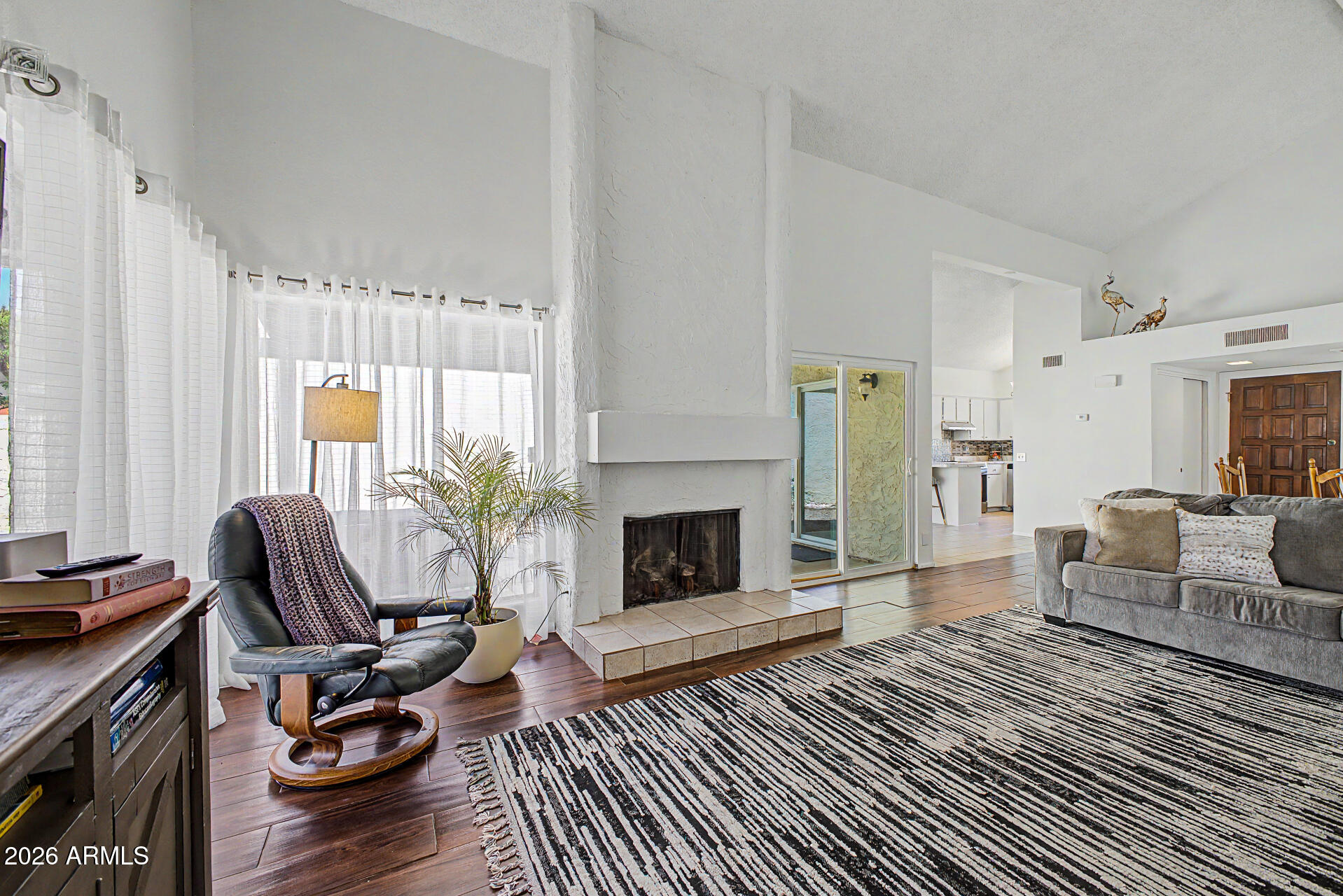 3008 W LUPINE Avenue