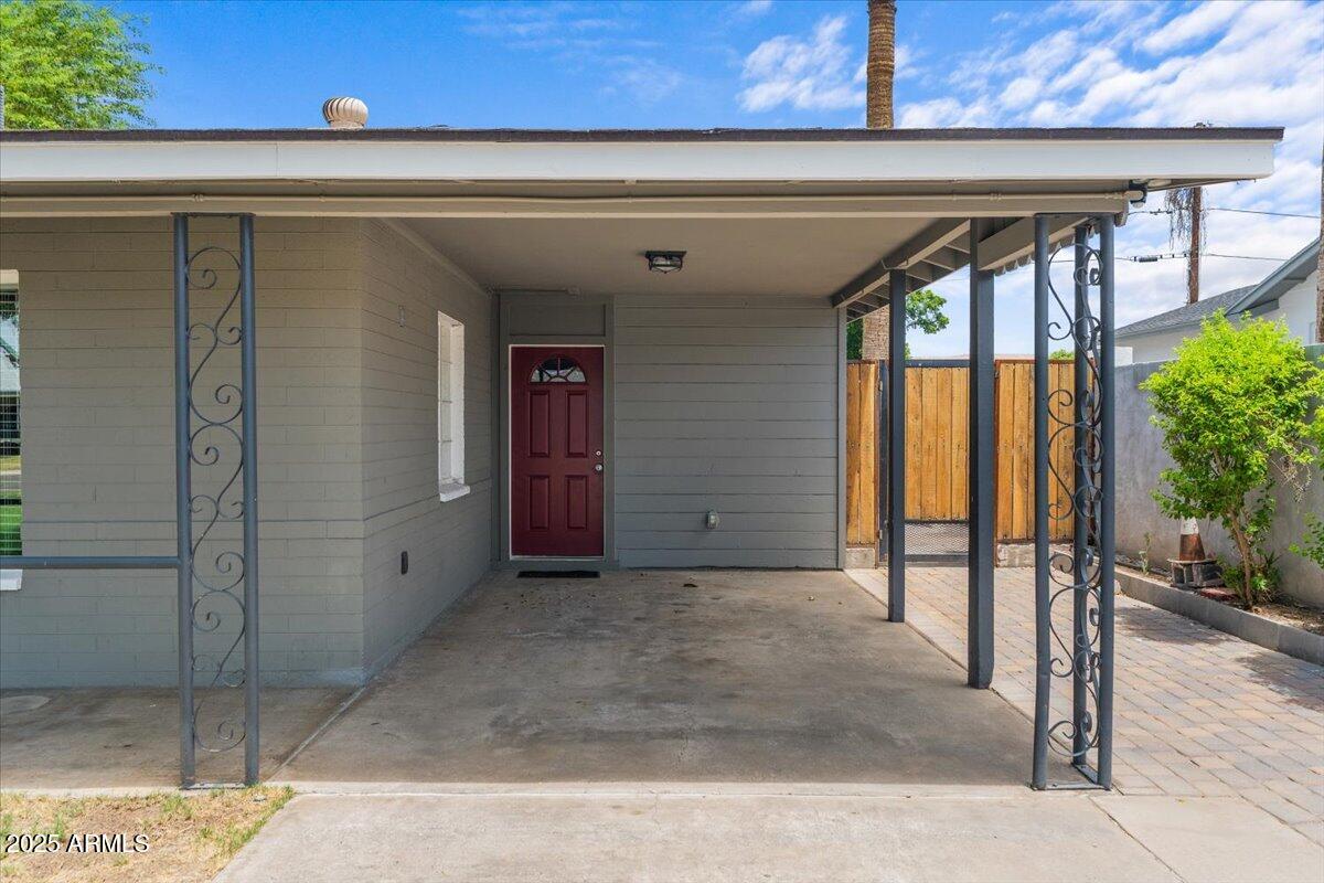 838 E BELMONT Avenue