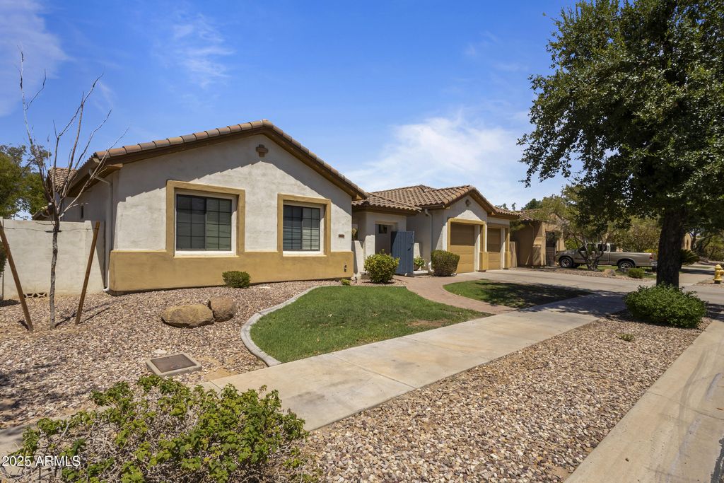 Photo of 934 W Elm Street, Litchfield Park, AZ 85340 (MLS # 6911512)