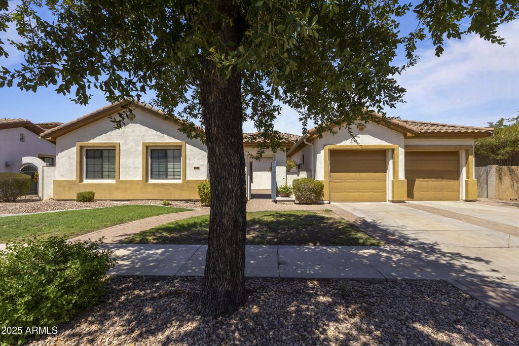 Photo of 934 W Elm Street, Litchfield Park, AZ 85340 (MLS # 6911512)