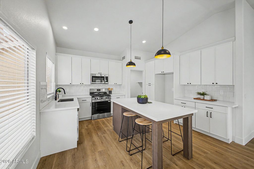 Photo of 1015 W Juanita Avenue, Gilbert, AZ 85233 (MLS # 7043579)