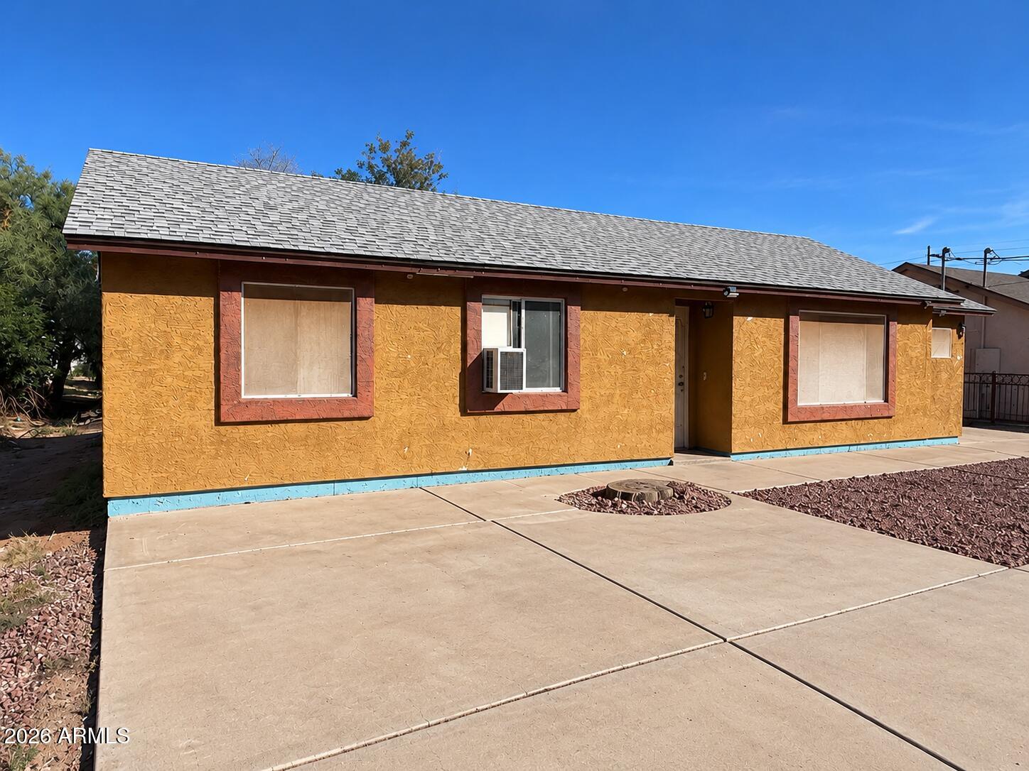112 N SIGNAL BUTTE Road