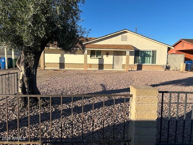 1536 W PUEBLO Avenue