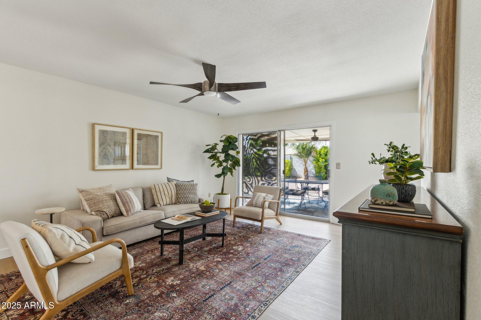 638 W PANTERA Avenue