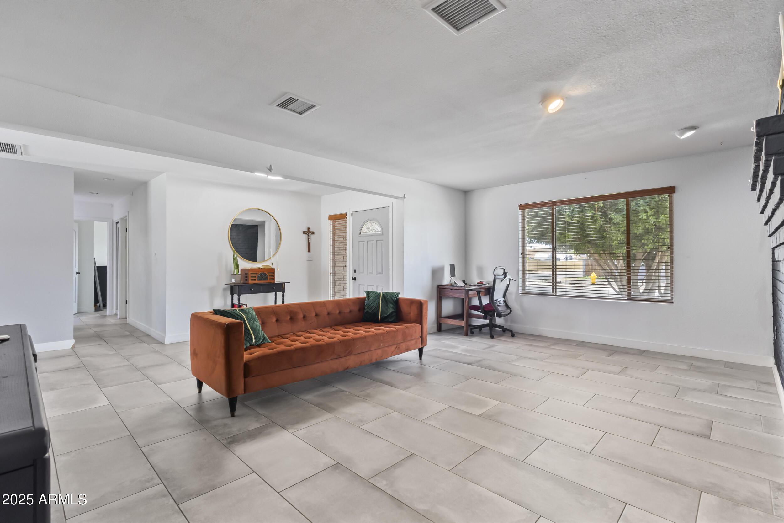 4504 W Vogel Avenue